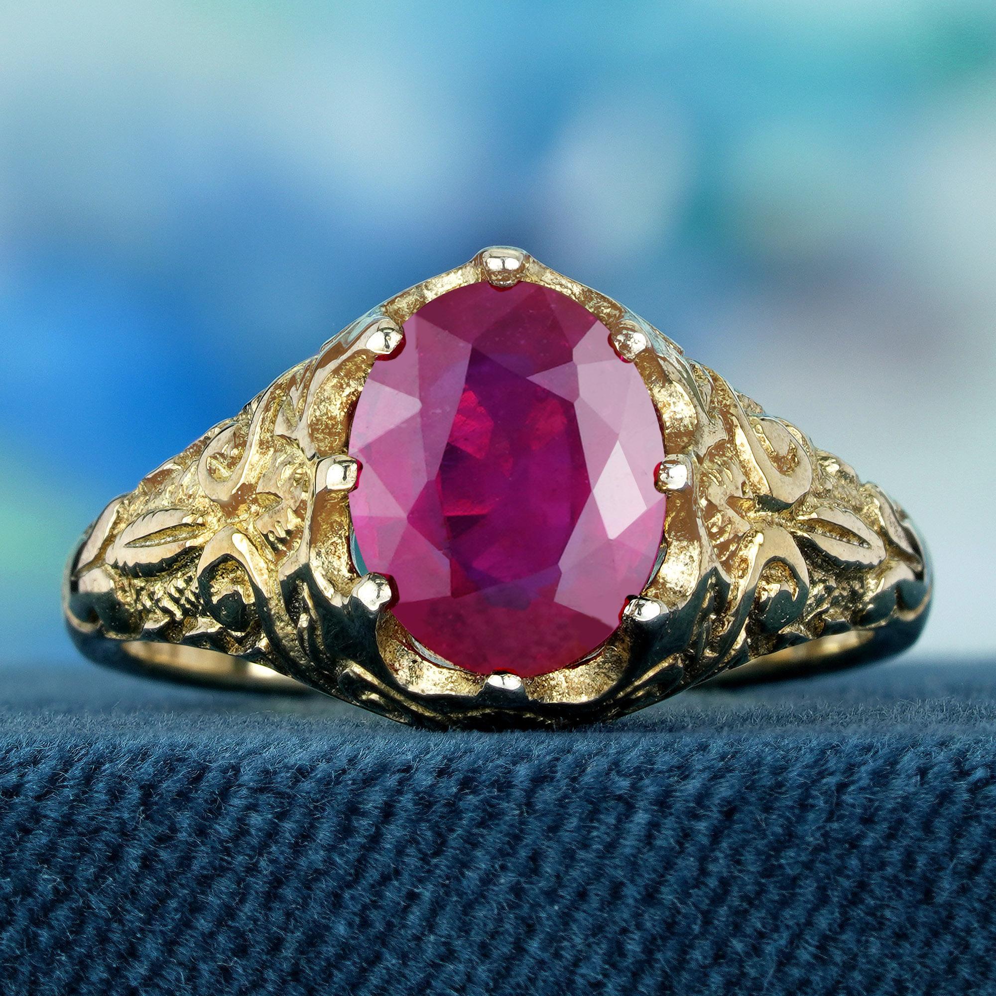 Éblouie par un rubis rouge ovale facetté, cette bague témoigne d'un travail artisanal complexe, serti dans un or jaune délicat. La bande sculptée tourbillonnante témoigne d'un savoir-faire exceptionnel et d'une attention méticuleuse aux détails.