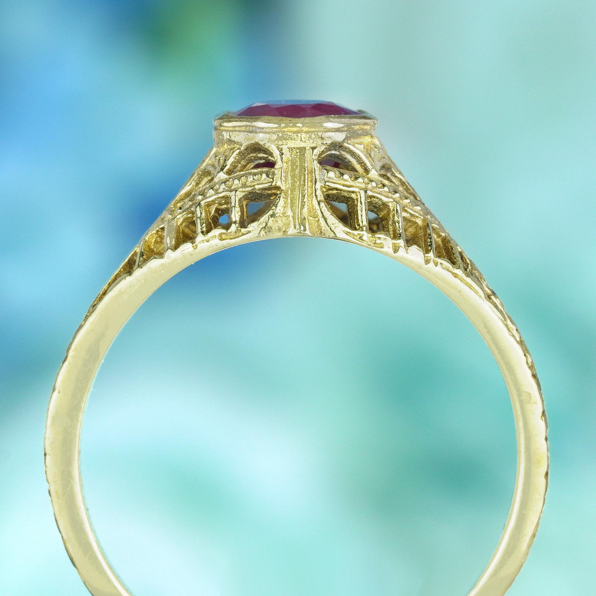Natural Ruby Vintage Style Filigree Ring in Solid 9K Yellow Gold In New Condition For Sale In Bangkok, TH