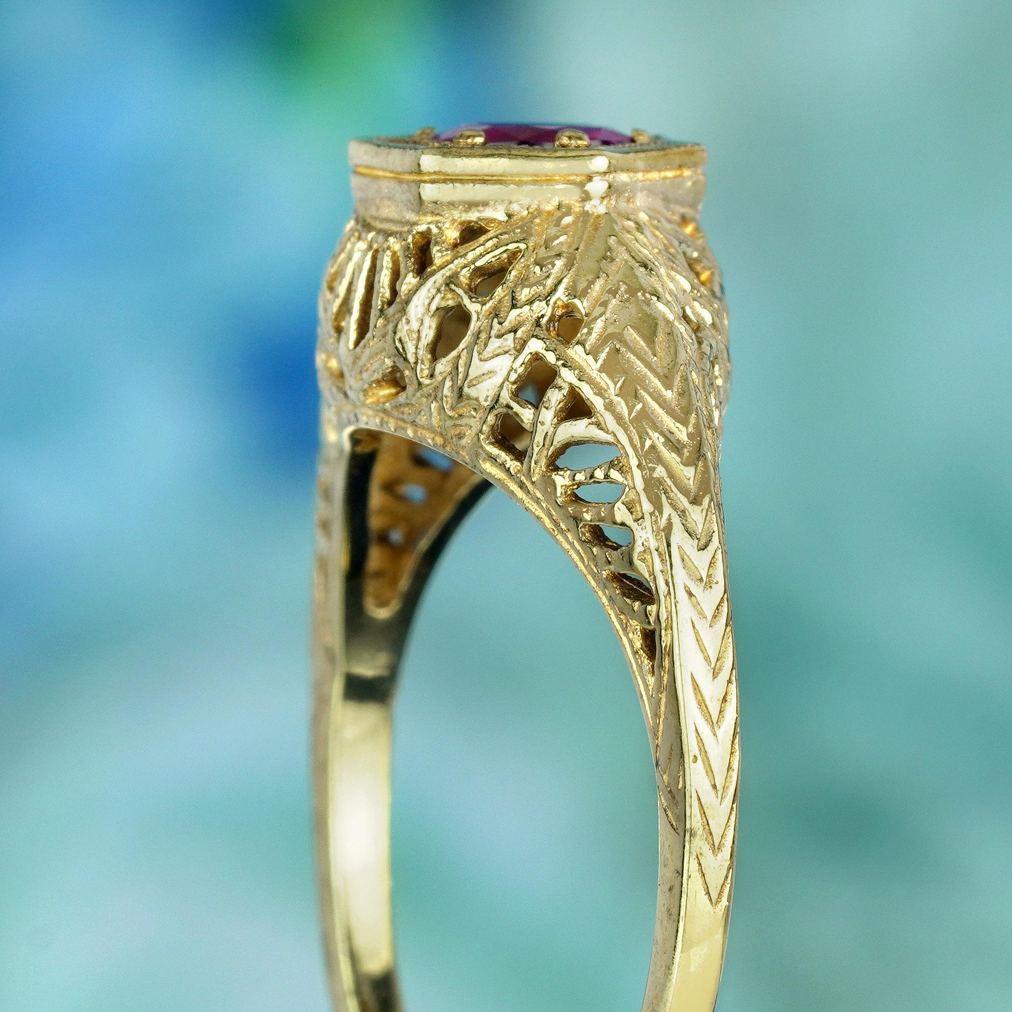 Filigraner Vintage-Ring aus massivem 9K Gelbgold mit natürlichem Rubin im Vintage-Stil Damen im Angebot