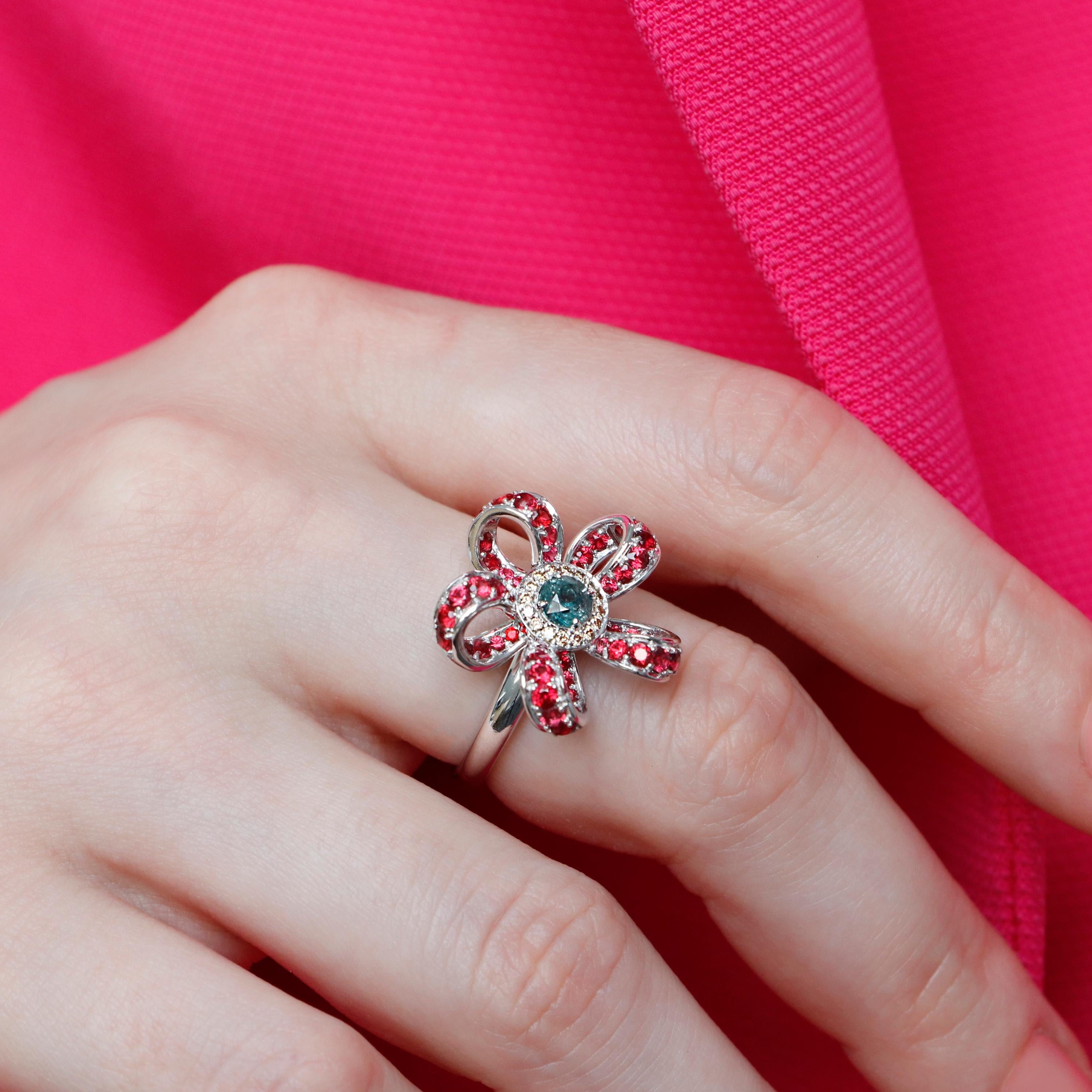 Contemporary Natural Russian Alexandrite Floral 18K Gold Ring with Pink Spinels and Diamonds For Sale