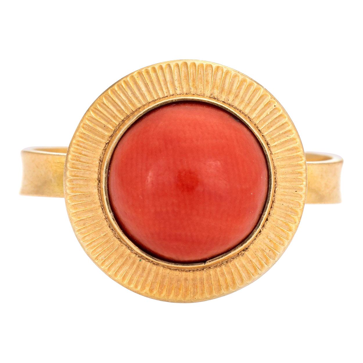 Natural Salmon Coral Ring Vintage 18 Karat Gold Small Round Estate Jewelry