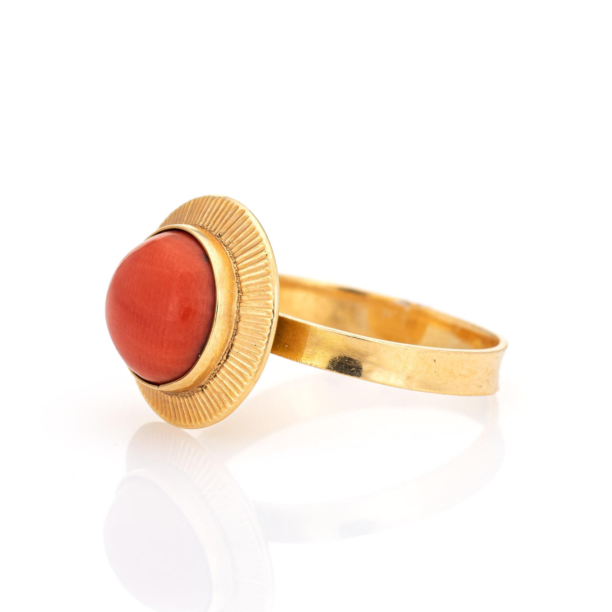 Cabochon Natural Salmon Coral Ring Vintage 18 Karat Gold Small Round Estate Jewelry