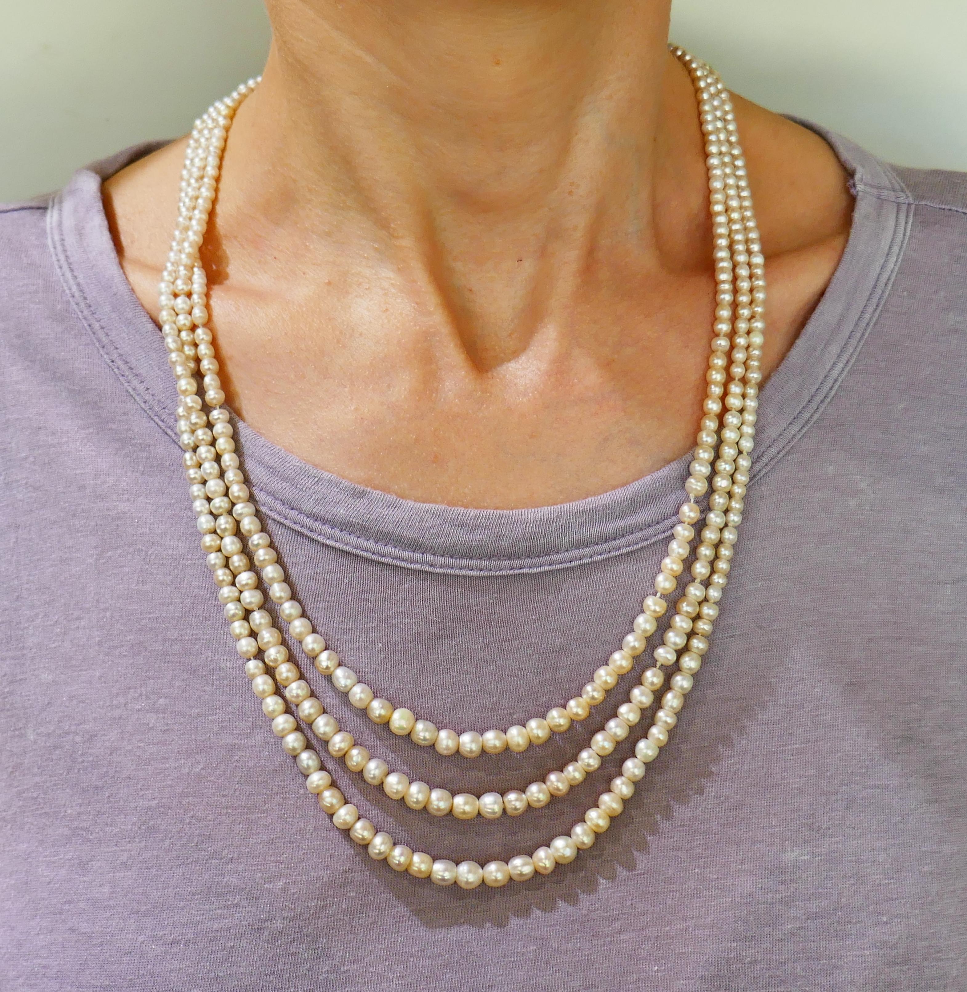 Natural Saltwater Pearl Necklace with Diamond Gold Clasp For Sale at ...