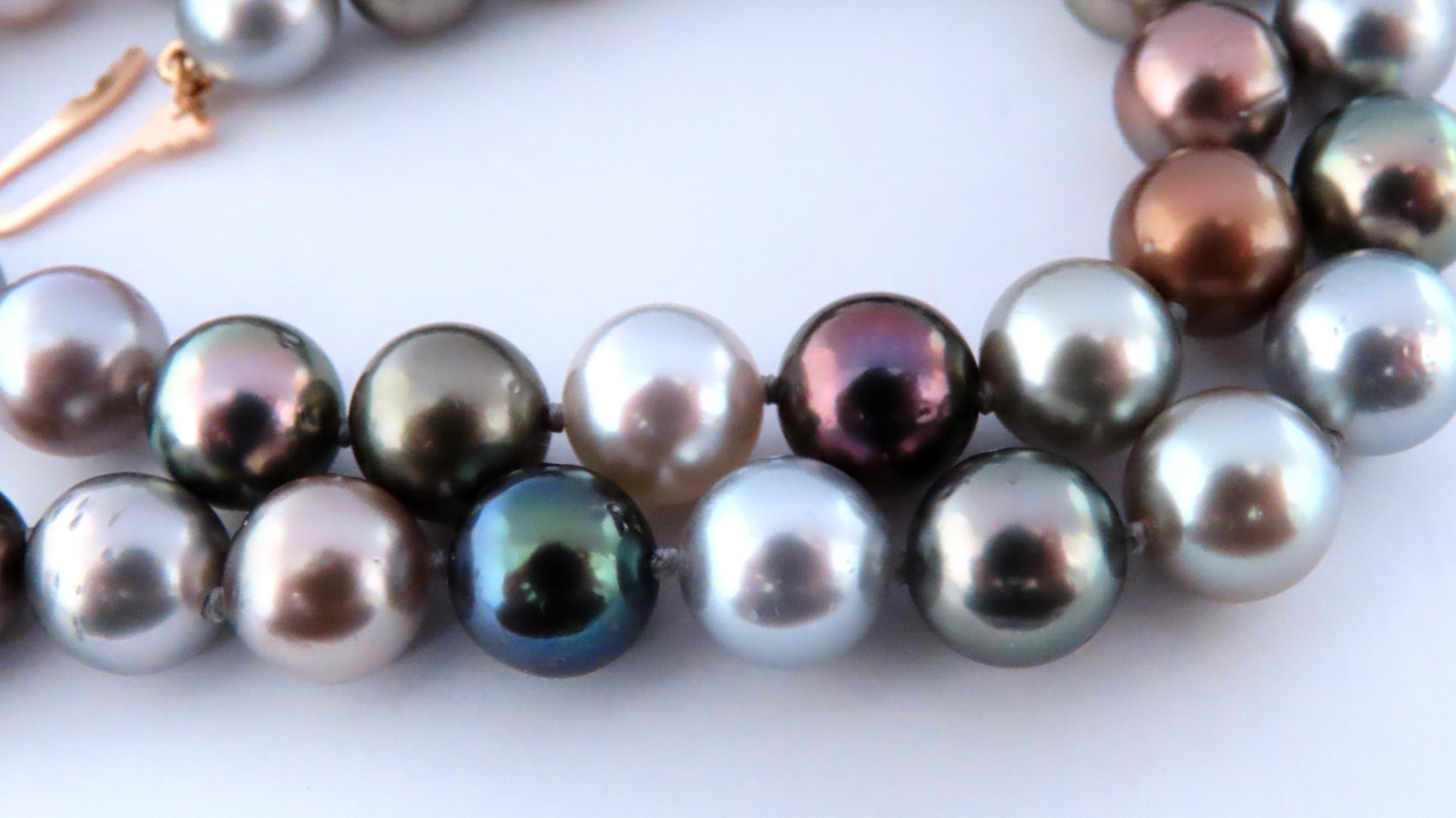 GIA Certified Natural Tahitian Pearls Necklace
Report #6234076013
Stating No indication of Treatment
Black Lipped Pearl Oyster Pinctada Margaritifera
8.08-9.8mm
18 inch long
45 grams
14kt gold clasp
$11,000 appraisal to accompany & Box