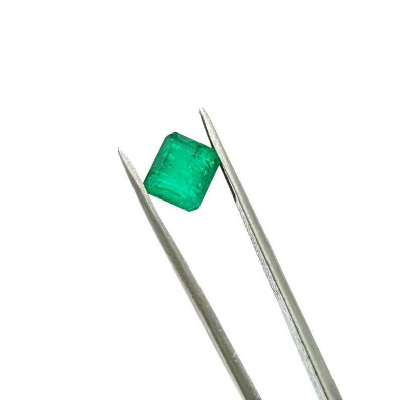 Art déco Pierre précieuse certifiée, émeraude naturelle de Sandawana de taille octogonale 1,51 ct d'émeraude verte. en vente