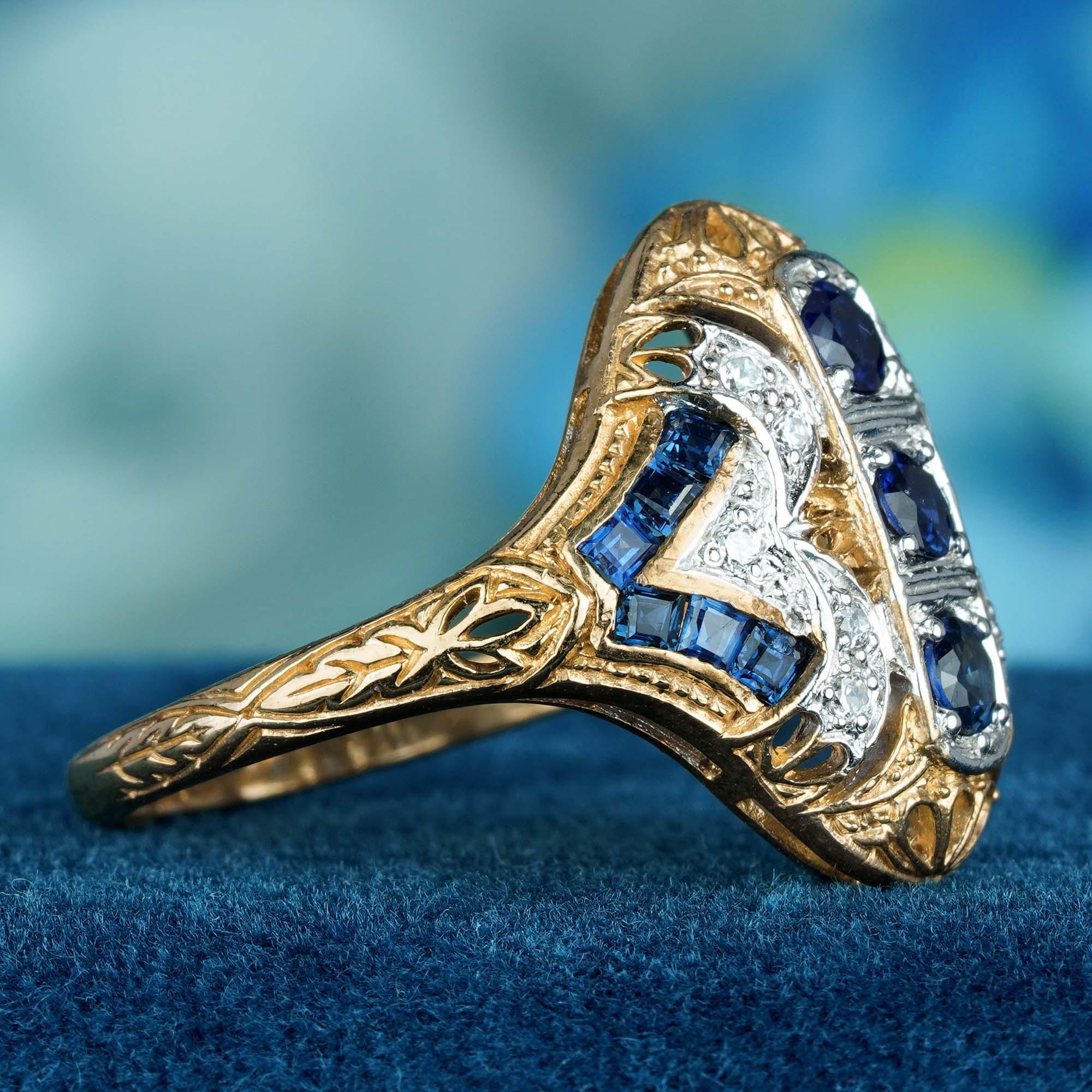 Taille ronde Bague filigrane à trois pierres en or bicolore 9 carats, saphir naturel et diamant en vente