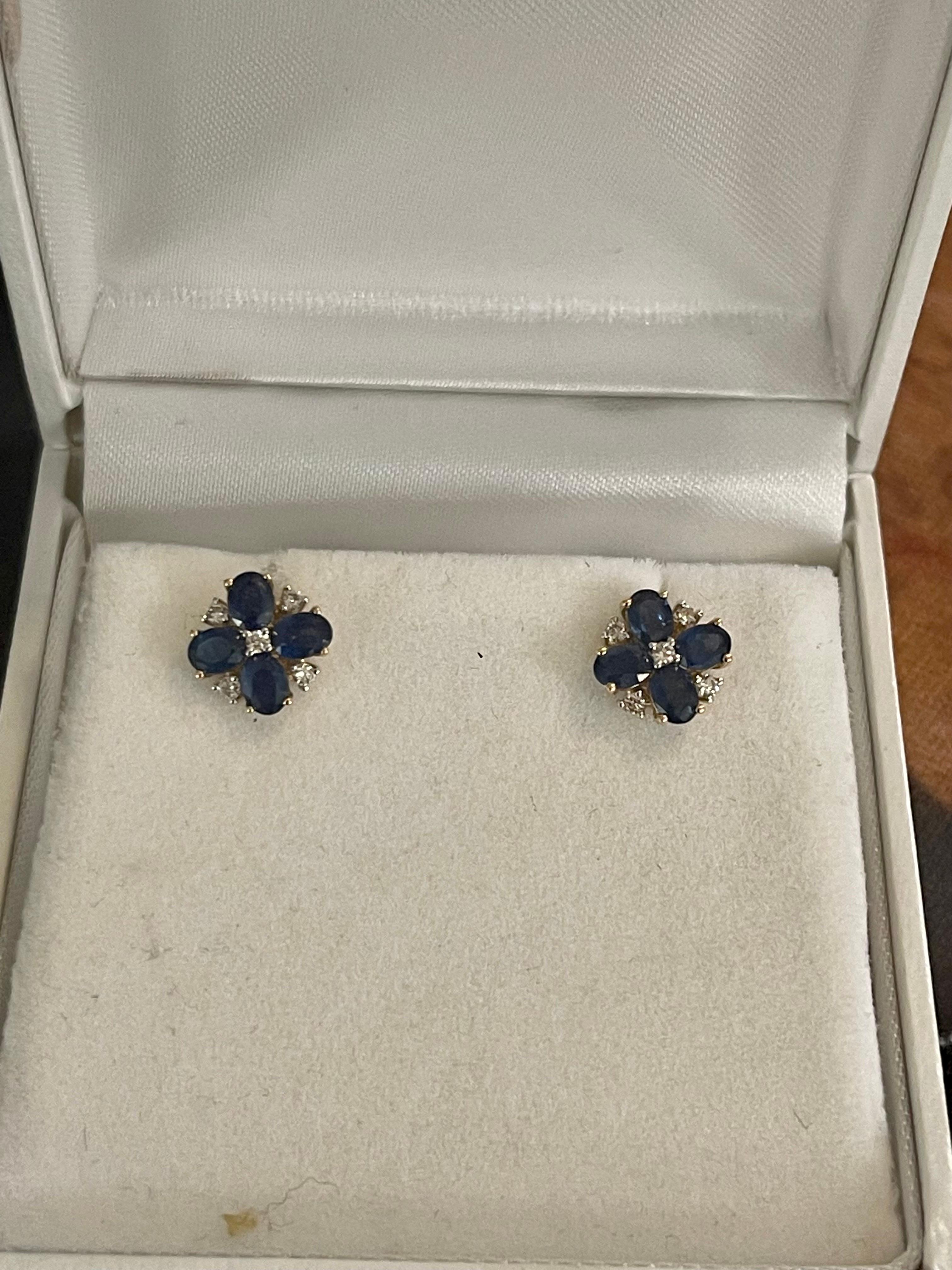 Pendientes Flor Zafiro Natural y Diamantes Oro Amarillo 14 Kilates Corte oval