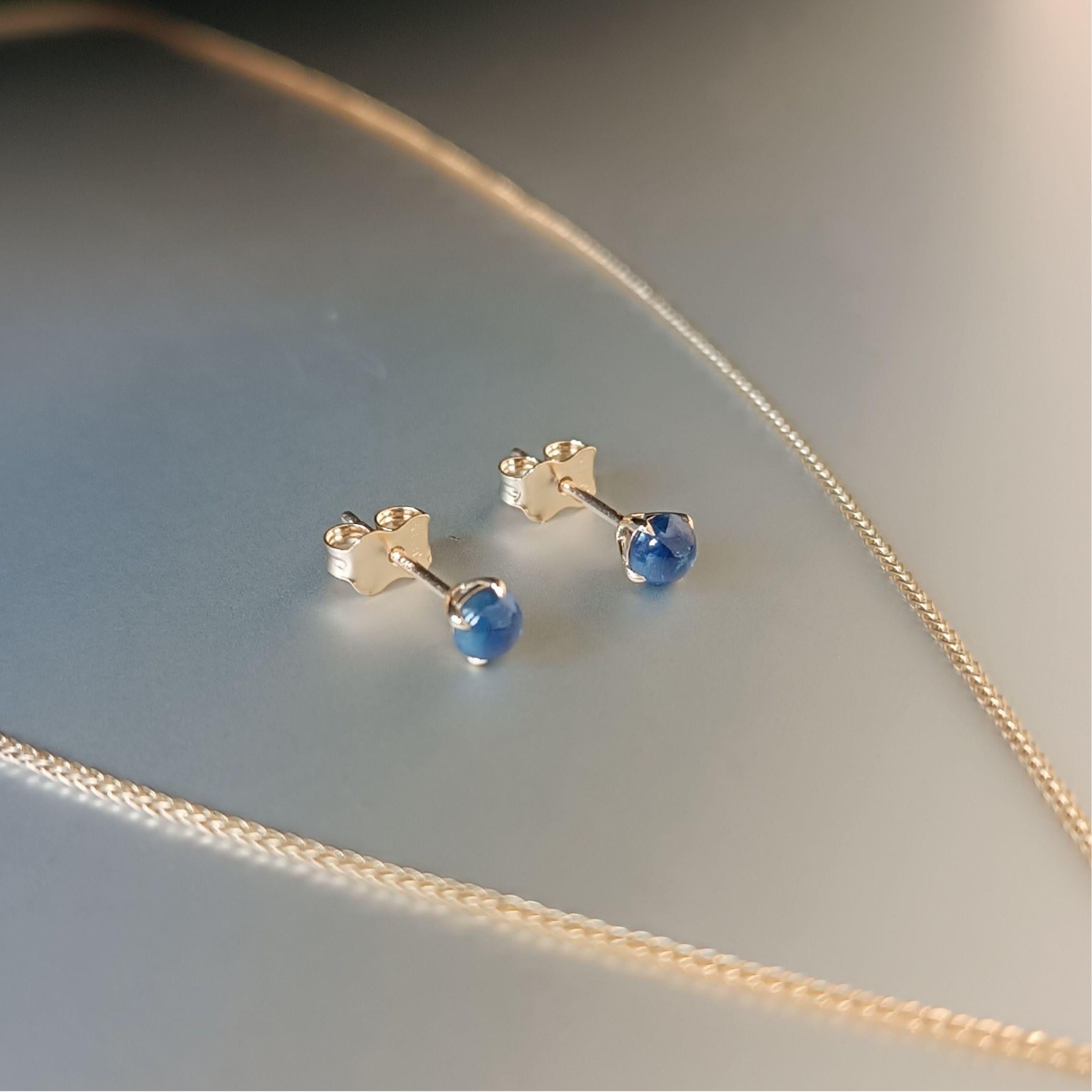 Set di zaffiri naturali cabochon - Collana con ciondolo PS 1.08ct, orecchini 0.60ct, 14K in vendita 6