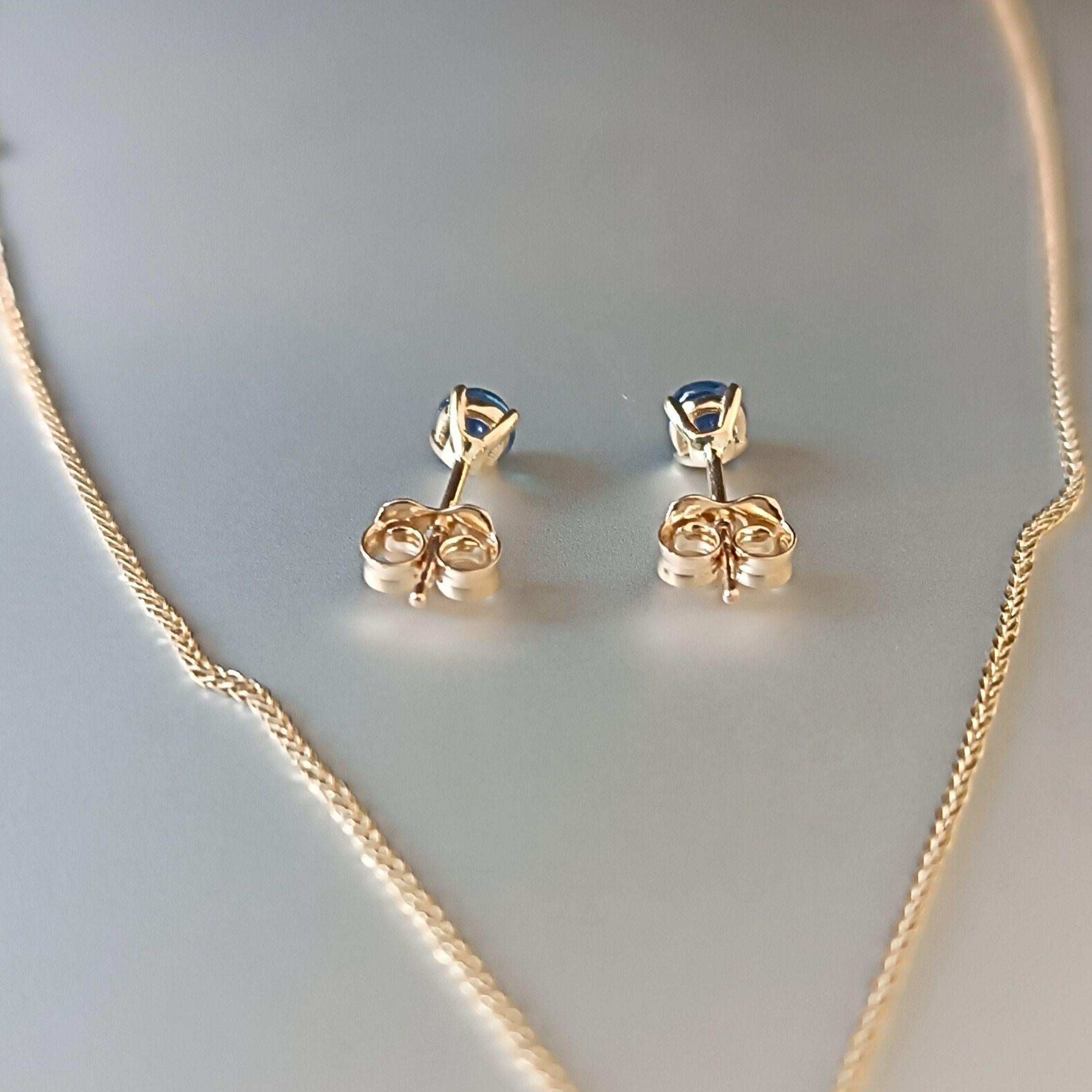 Taglio a goccia Set di zaffiri naturali cabochon - Collana con ciondolo PS 1.08ct, orecchini 0.60ct, 14K in vendita