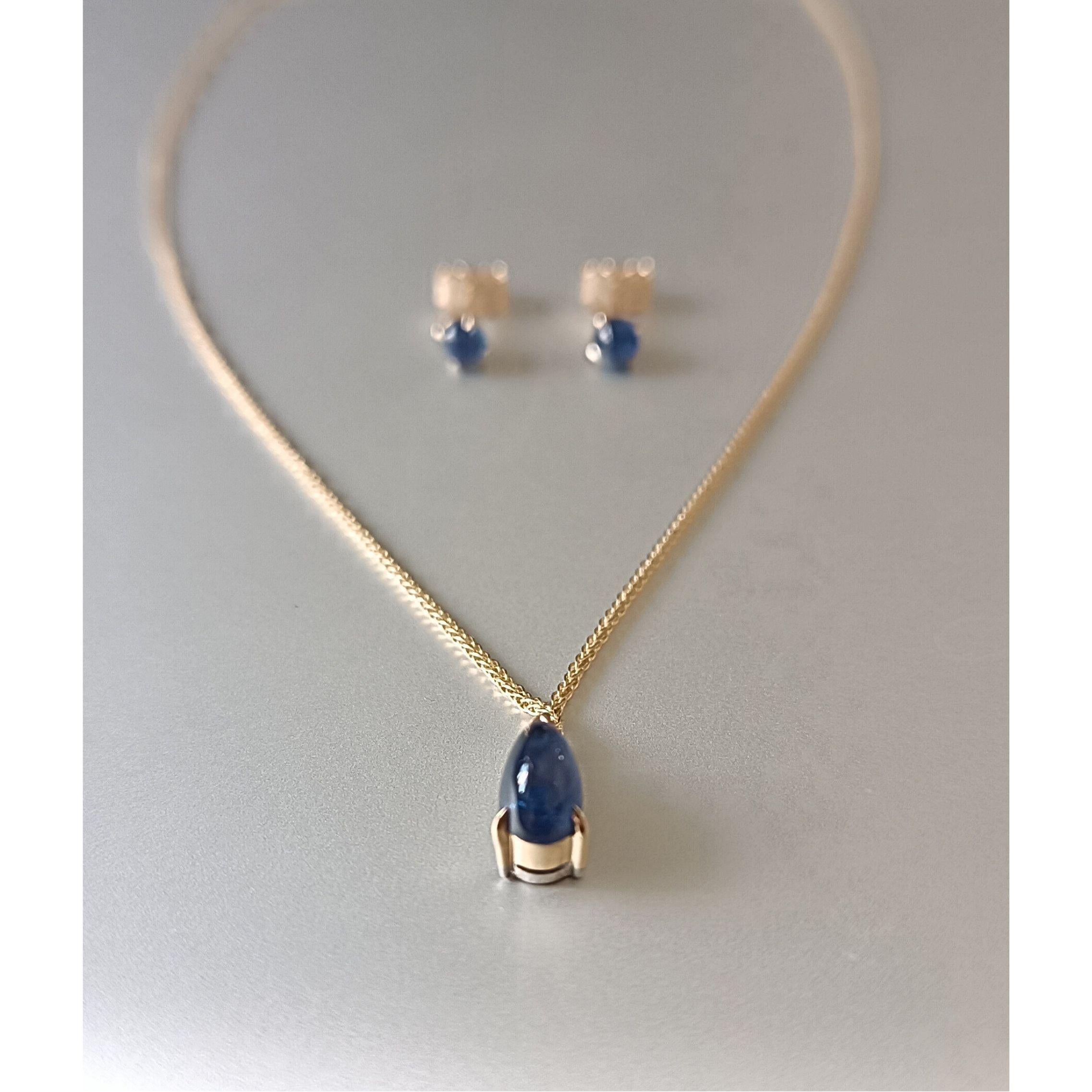 Set di zaffiri naturali cabochon - Collana con ciondolo PS 1.08ct, orecchini 0.60ct, 14K In condizioni Nuovo in vendita a Ramat Gan, IL