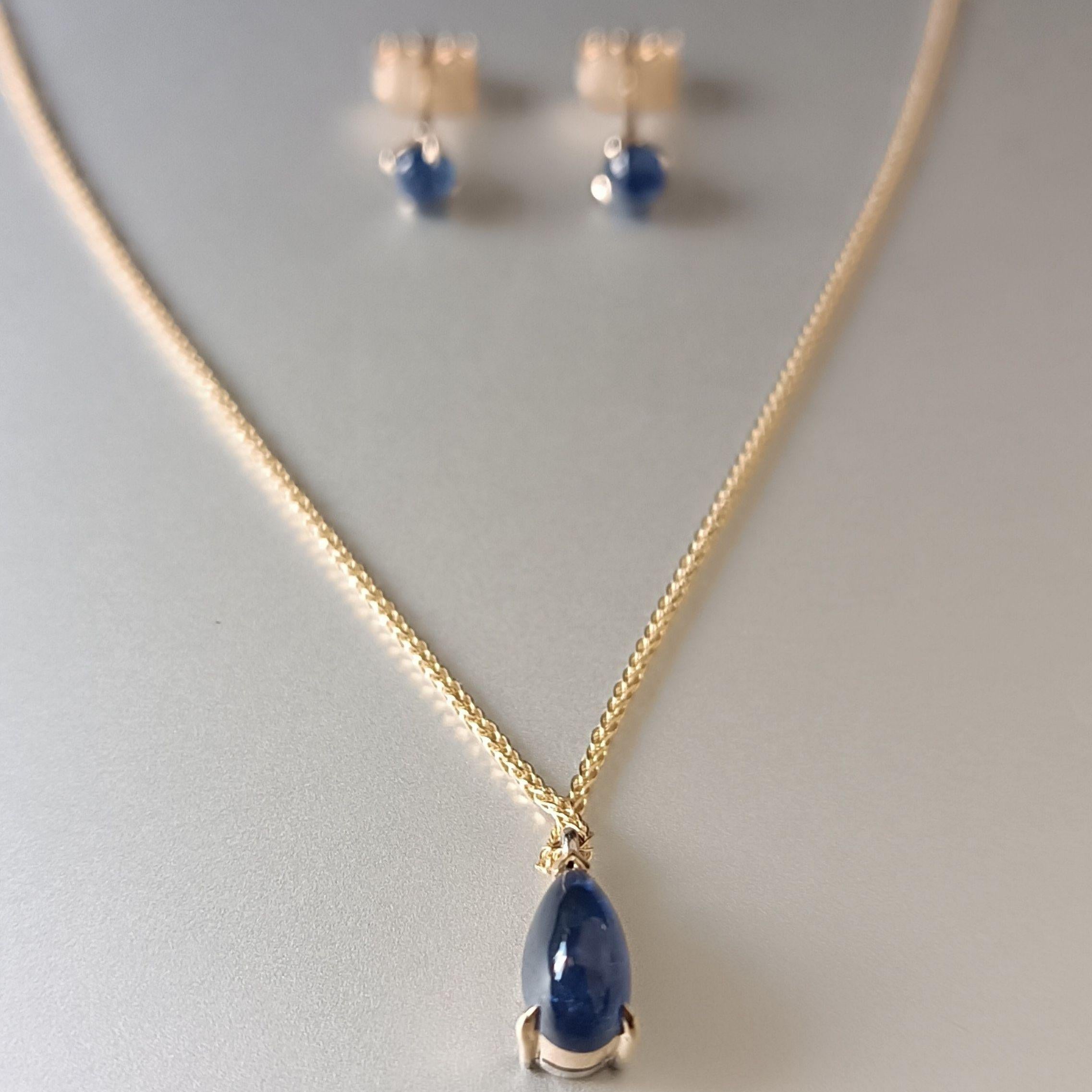 Set di zaffiri naturali cabochon - Collana con ciondolo PS 1.08ct, orecchini 0.60ct, 14K in vendita 1