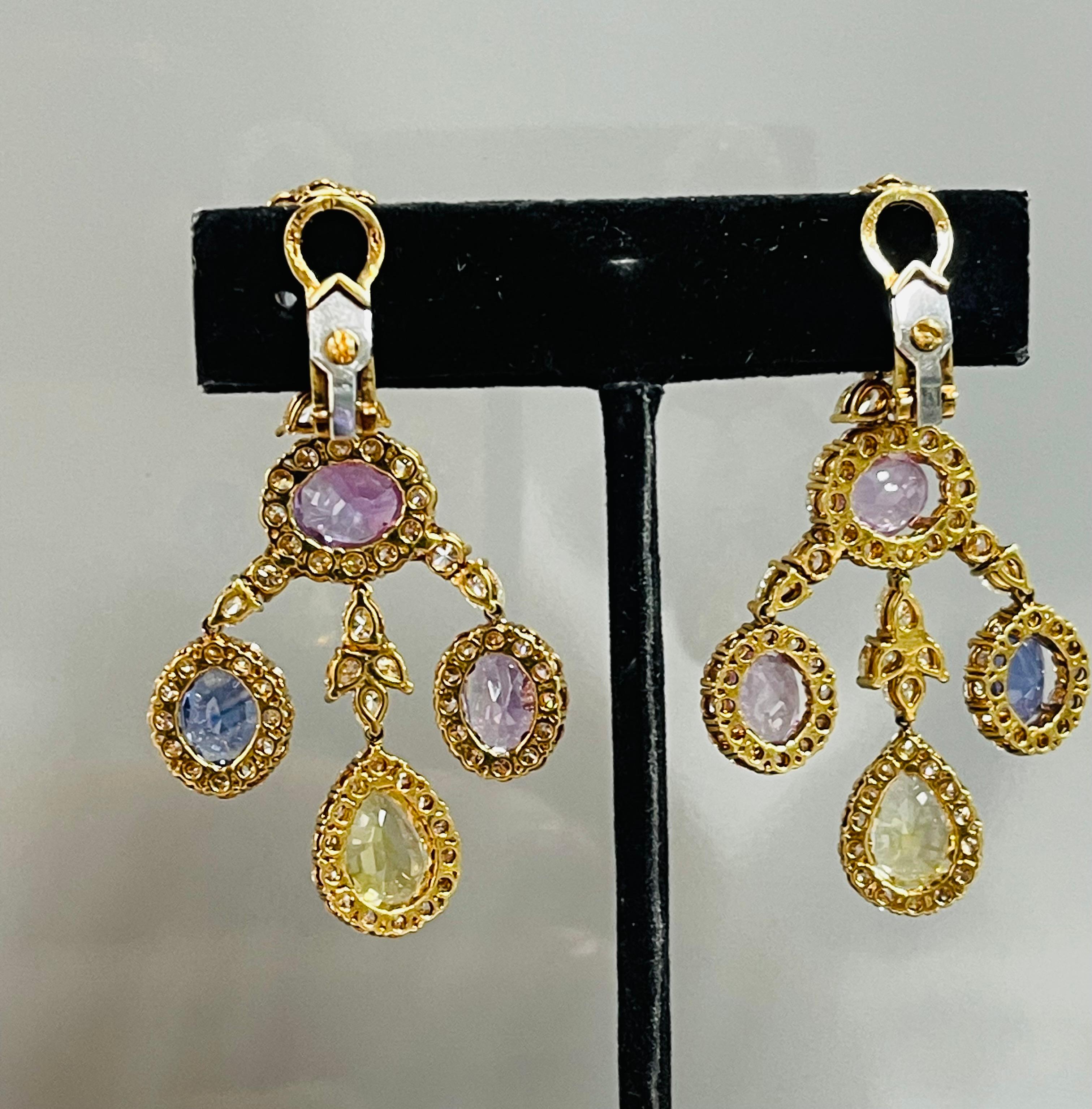 Boucles d'oreilles en or, saphir naturel de Ceylan, non chauffé, et diamants Certifié. Pour femmes en vente