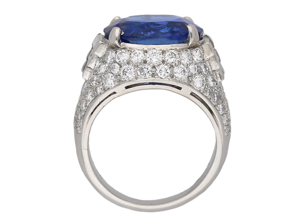 Natural Sapphire and Diamond Cluster Ring by Oscar Heyman Brothers, circa 1960s In Good Condition For Sale In London, GB