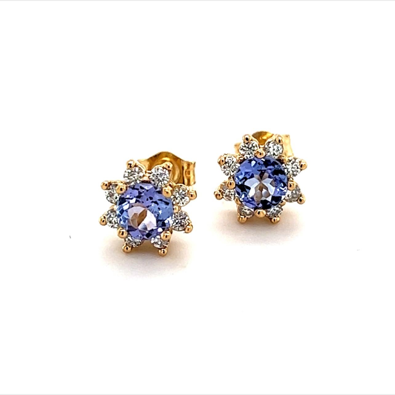 Boucles d'oreilles diamant saphir naturel en or 14k 1,0 TCW certifié 2 490 $ 210747

Ce beau bijou est conçu par Enrico Kassini !

Rien ne dit mieux 