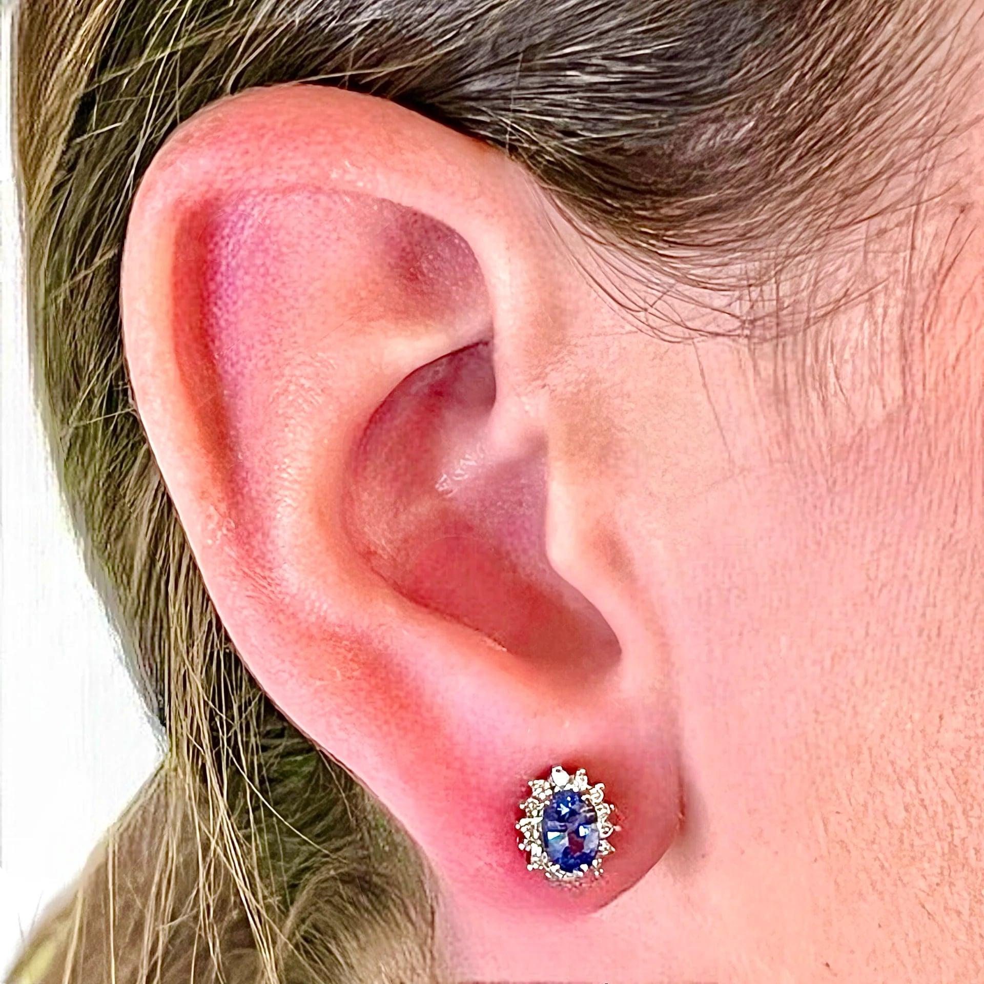 Orecchini con zaffiro naturale e diamante in oro bianco 14k 1,68 TCW certificato In condizioni Nuovo in vendita a Brooklyn, NY