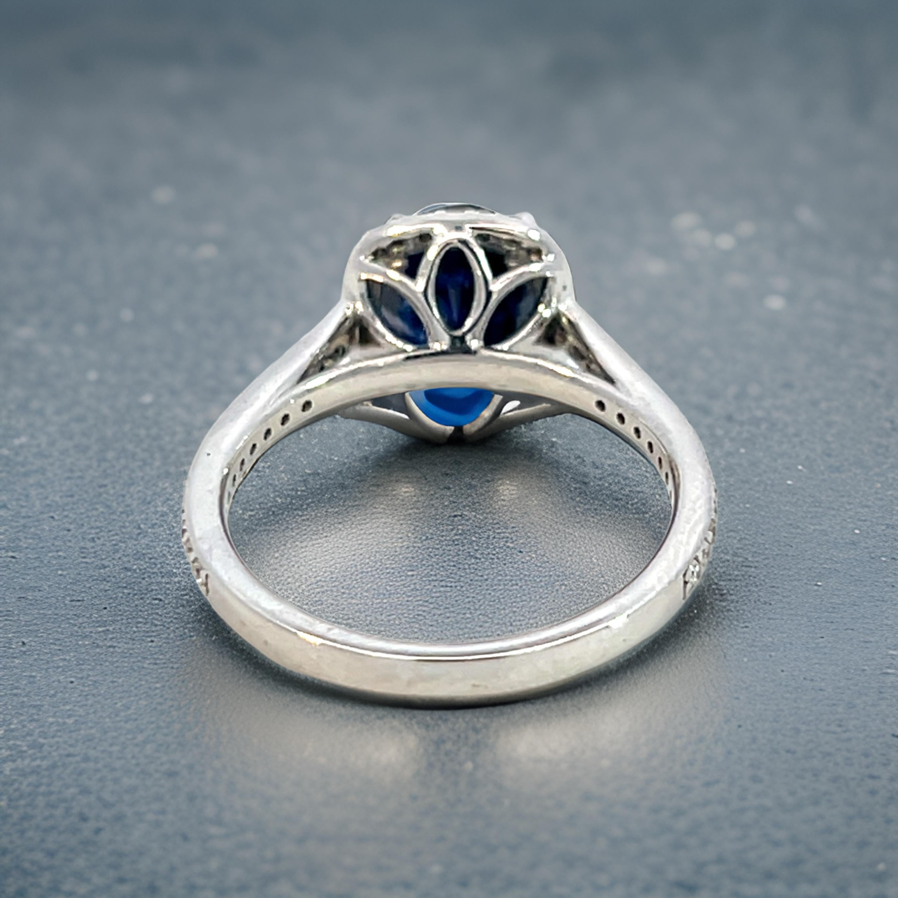 Bague en or blanc 14 carats avec saphir naturel certifié TCW de 2,43 carats Neuf - En vente à Brooklyn, NY