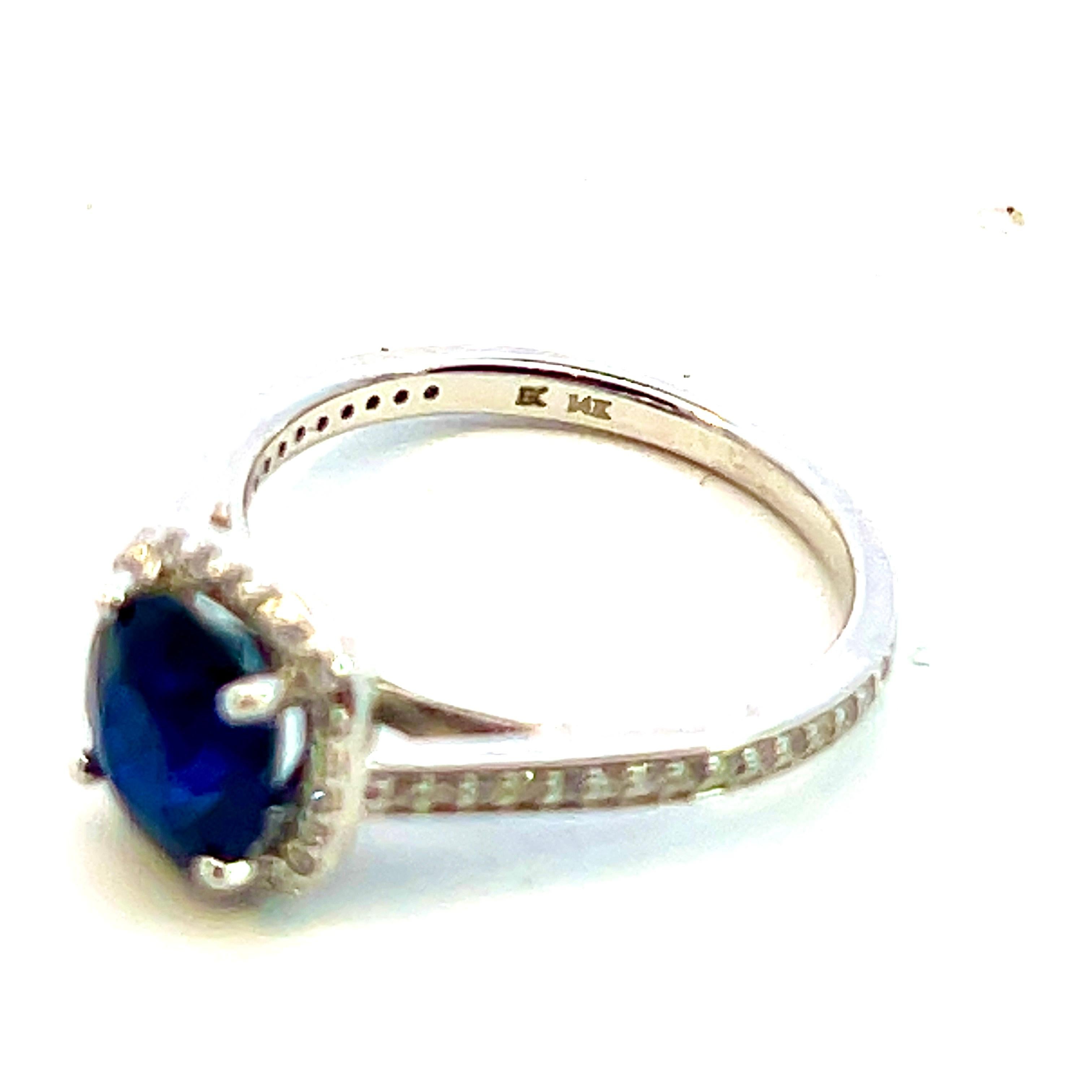 Bague en or blanc 14 carats avec saphir naturel certifié TCW de 2,43 carats en vente 3