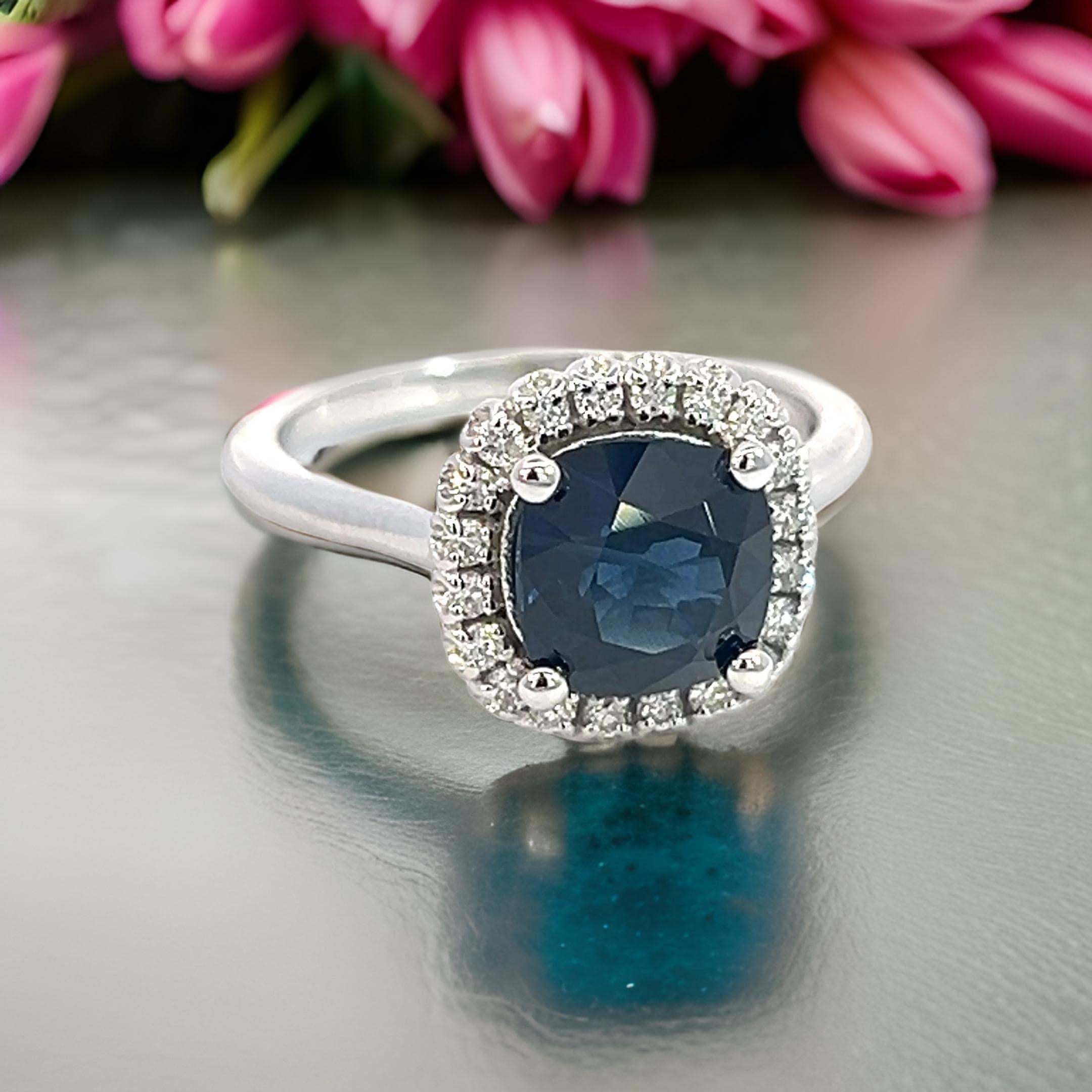 Bague saphir et diamant de qualité Nature Taille 6.5 Or blanc 14k 2.25 TCW Certified $3,950 311702

Il s'agit d'un bijou glamour unique fait sur mesure !

Rien ne dit mieux 