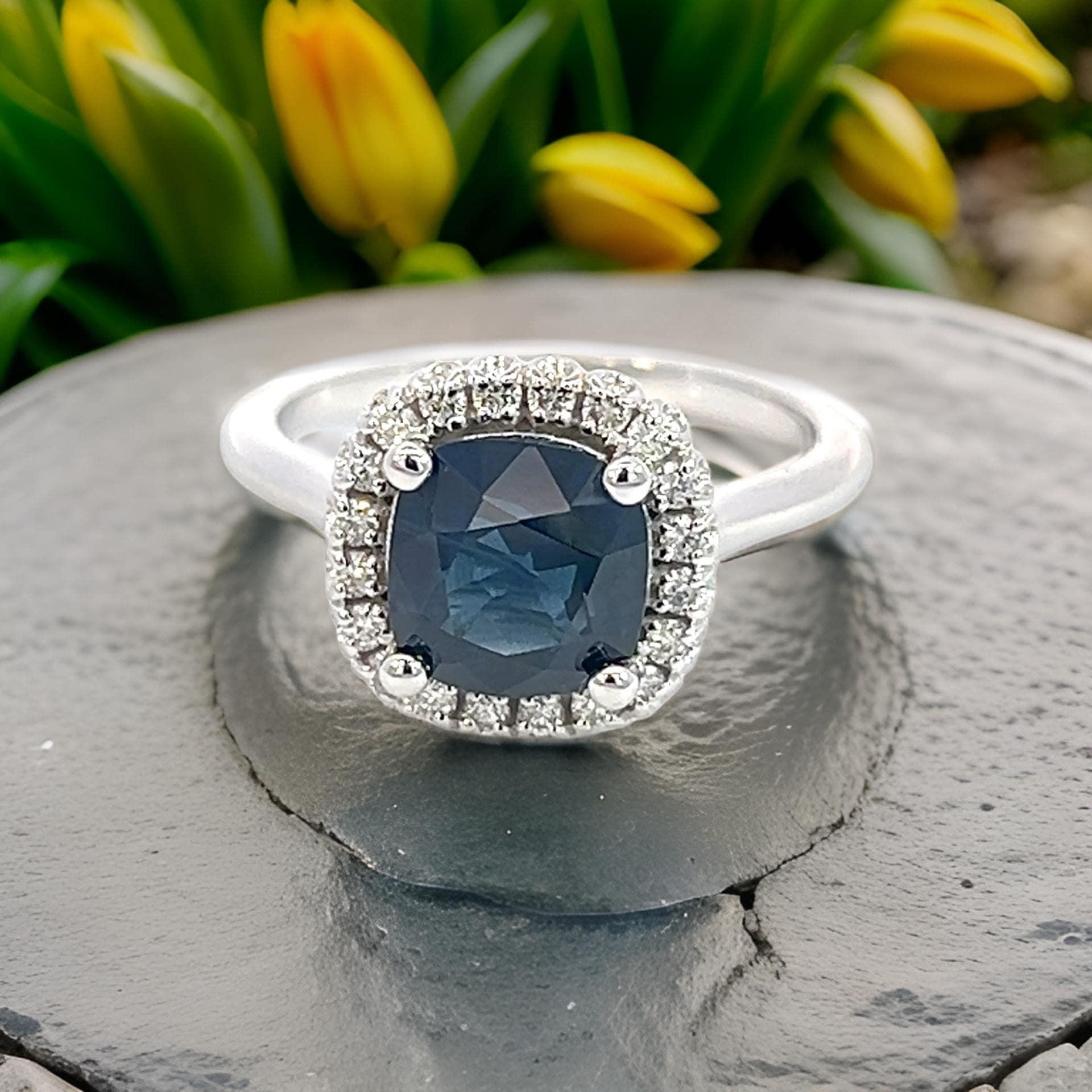 Bague en or blanc 14 carats avec saphir naturel certifié 2,25, taille 6,5 Neuf - En vente à Brooklyn, NY