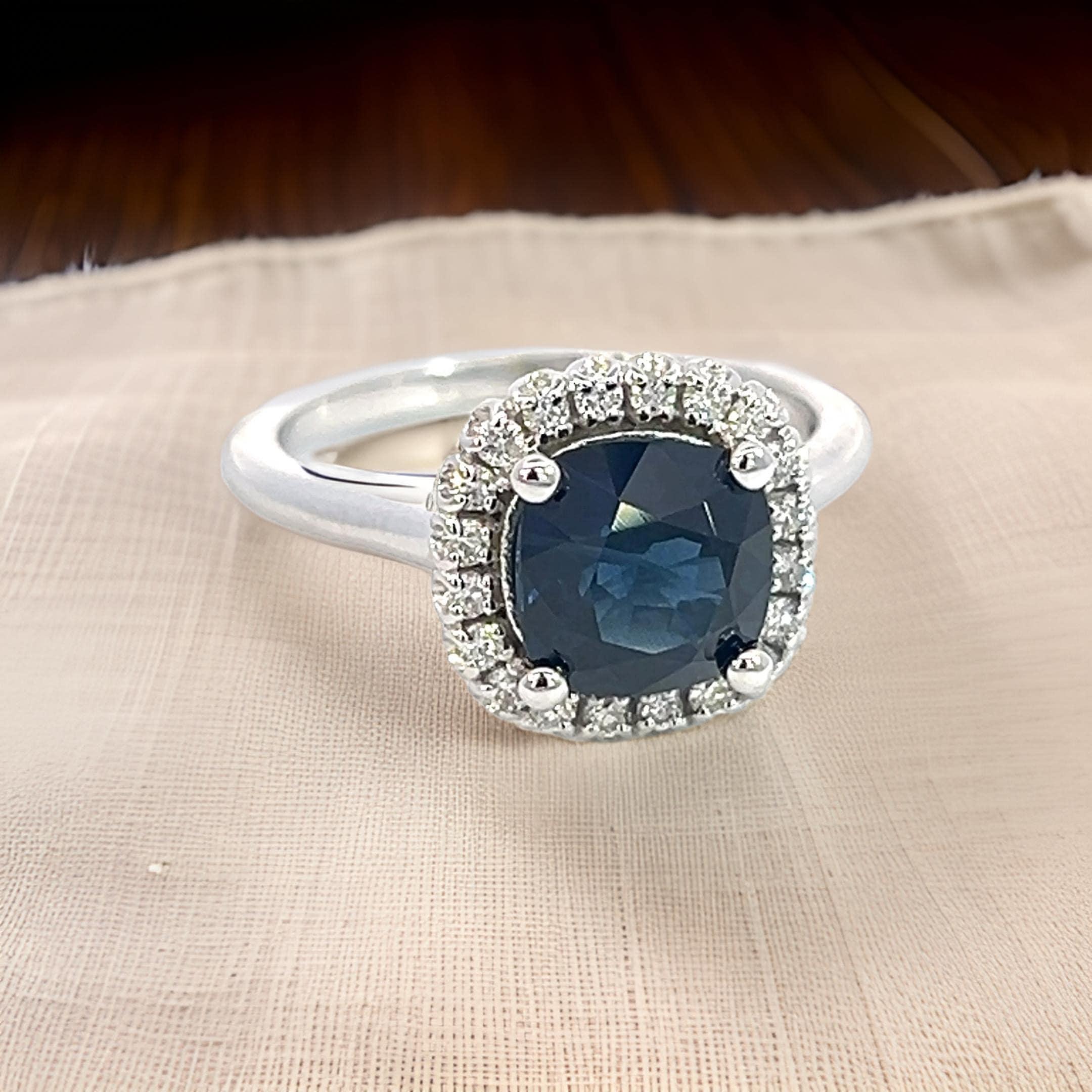 Bague en or blanc 14 carats avec saphir naturel certifié 2,25, taille 6,5 en vente 2