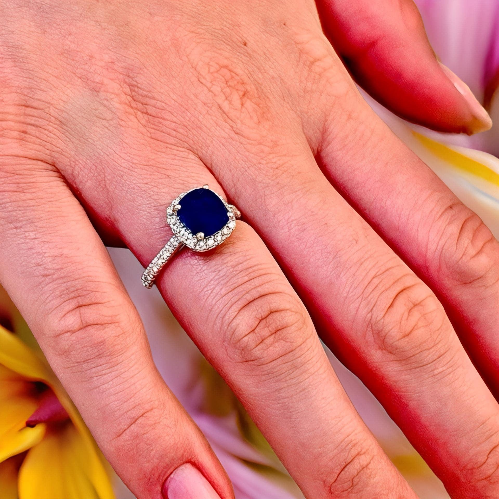 Taille coussin Bague en or blanc 14 carats avec saphir naturel certifié 2,51 carats, taille 7 en vente