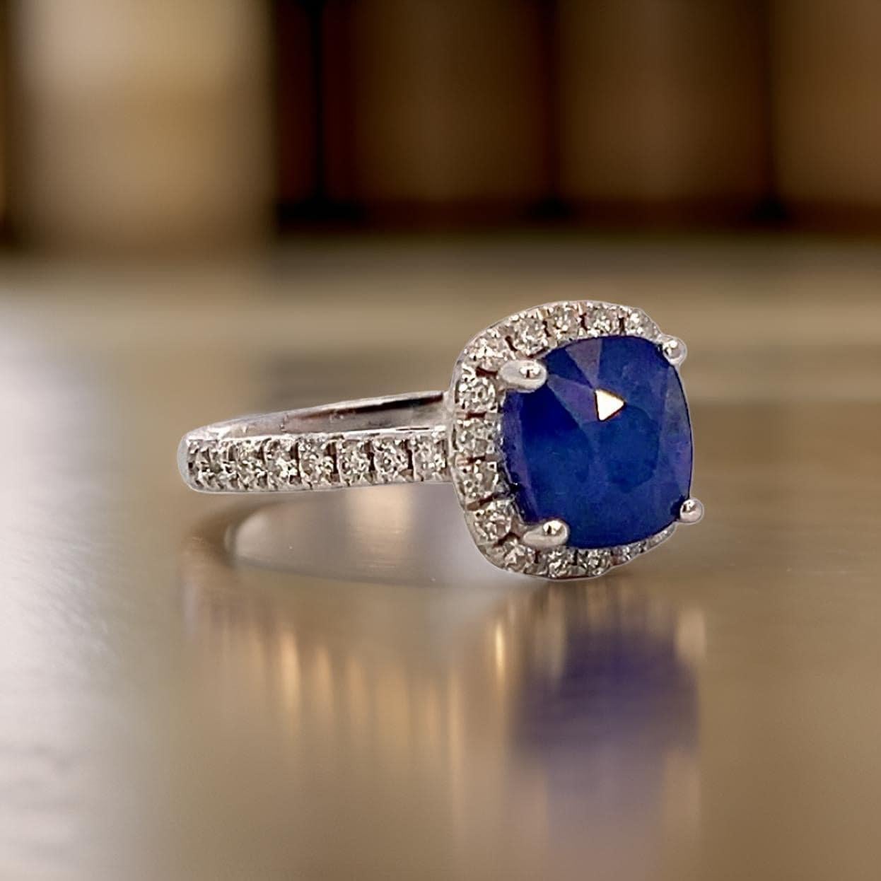 Bague en or blanc 14 carats avec saphir naturel certifié 2,51 carats, taille 7 en vente 3