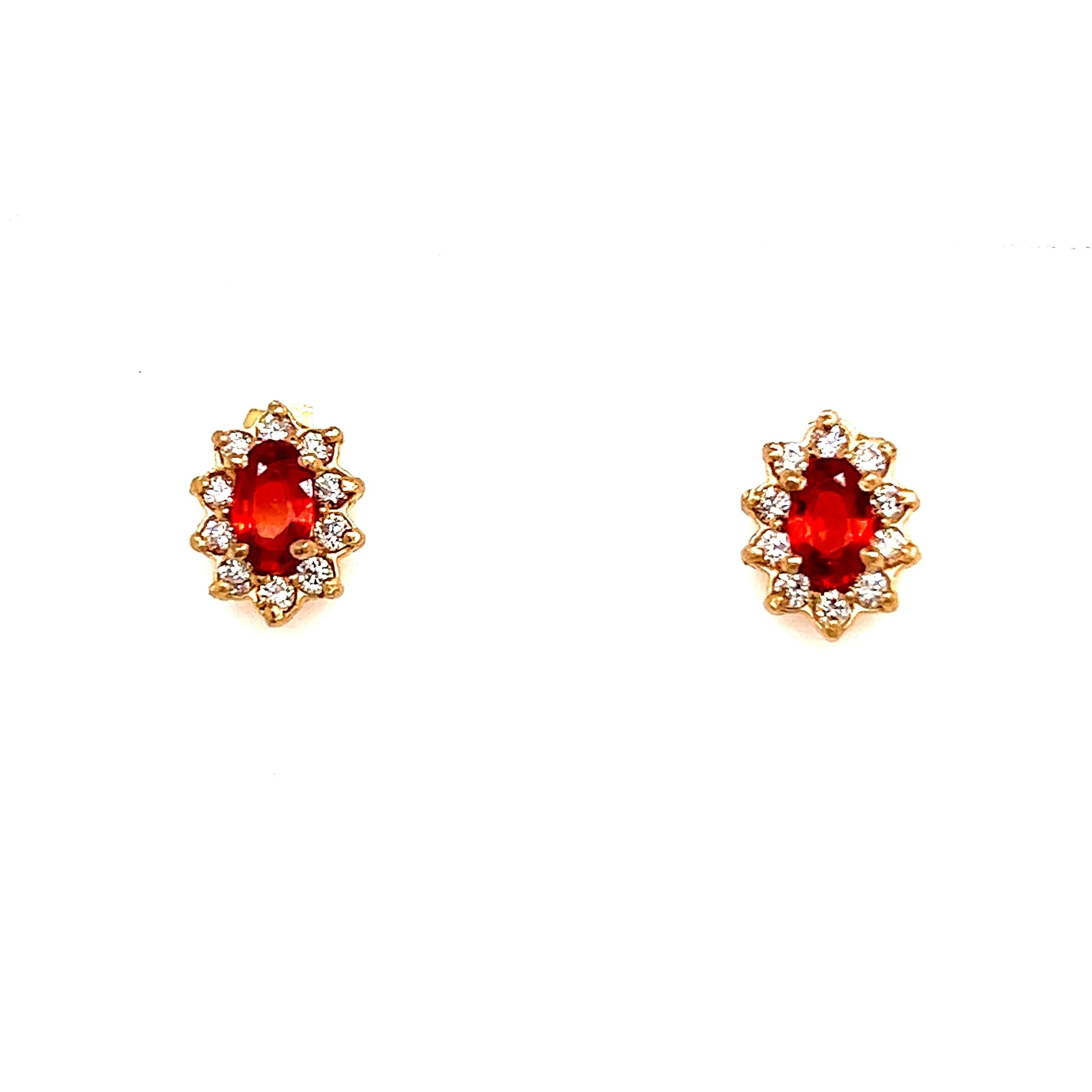 Boucles d'oreilles saphir naturel et diamant en or 14k 0.80 TCW
Certifié 2 450 $ 215611
 
Il s'agit d'un bijou glamour unique fait sur mesure !
 
Rien ne dit mieux 