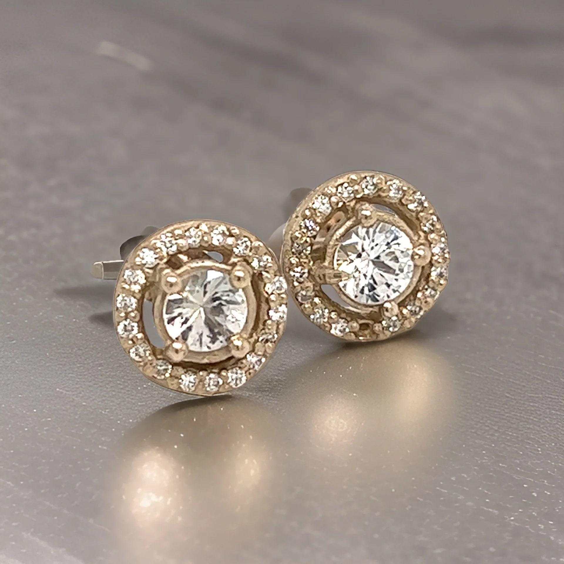 Donna Orecchini con zaffiro naturale e diamante in oro 14k W 0,83 TCW certificati in vendita