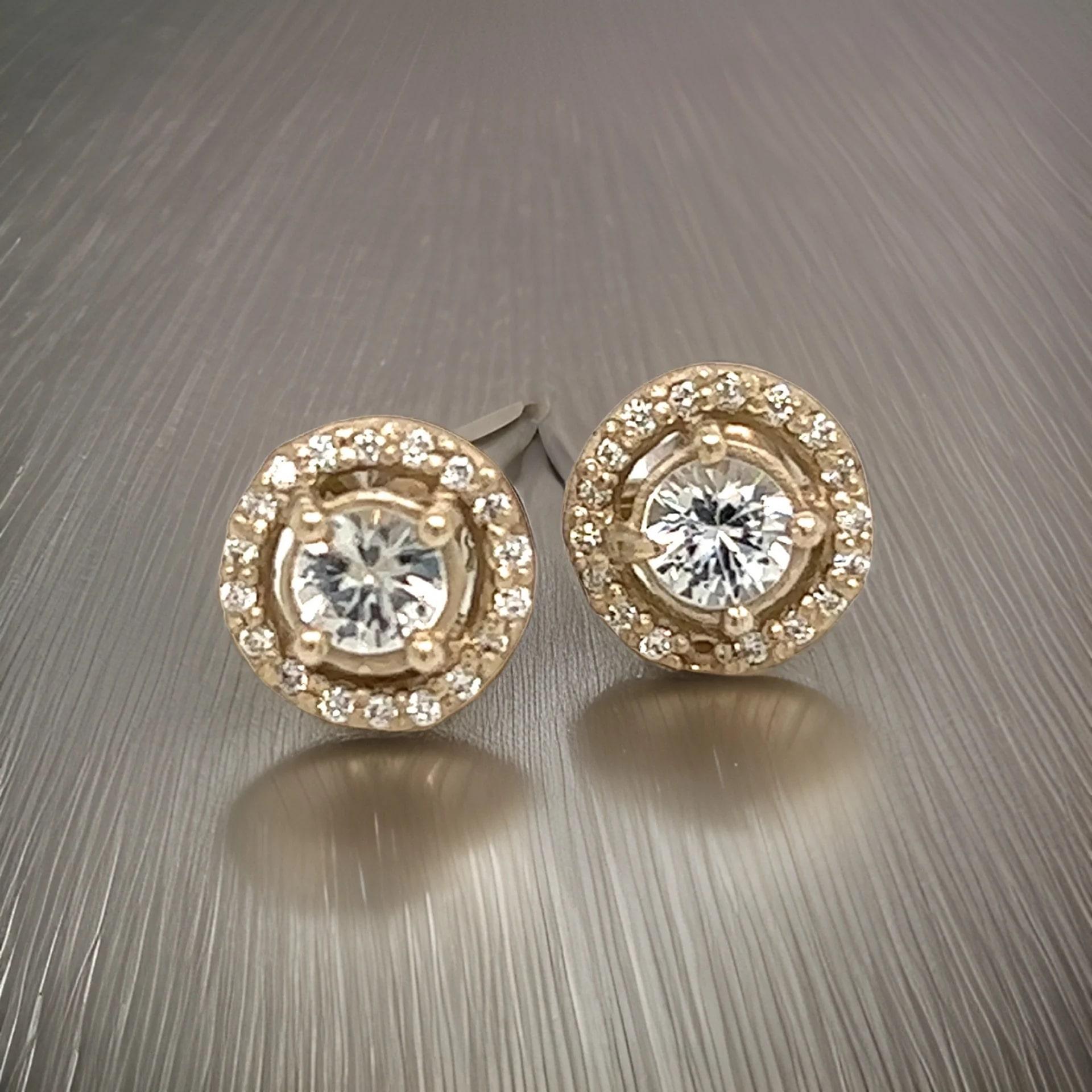 Orecchini con zaffiro naturale e diamante in oro 14k W 0,83 TCW certificati in vendita 1