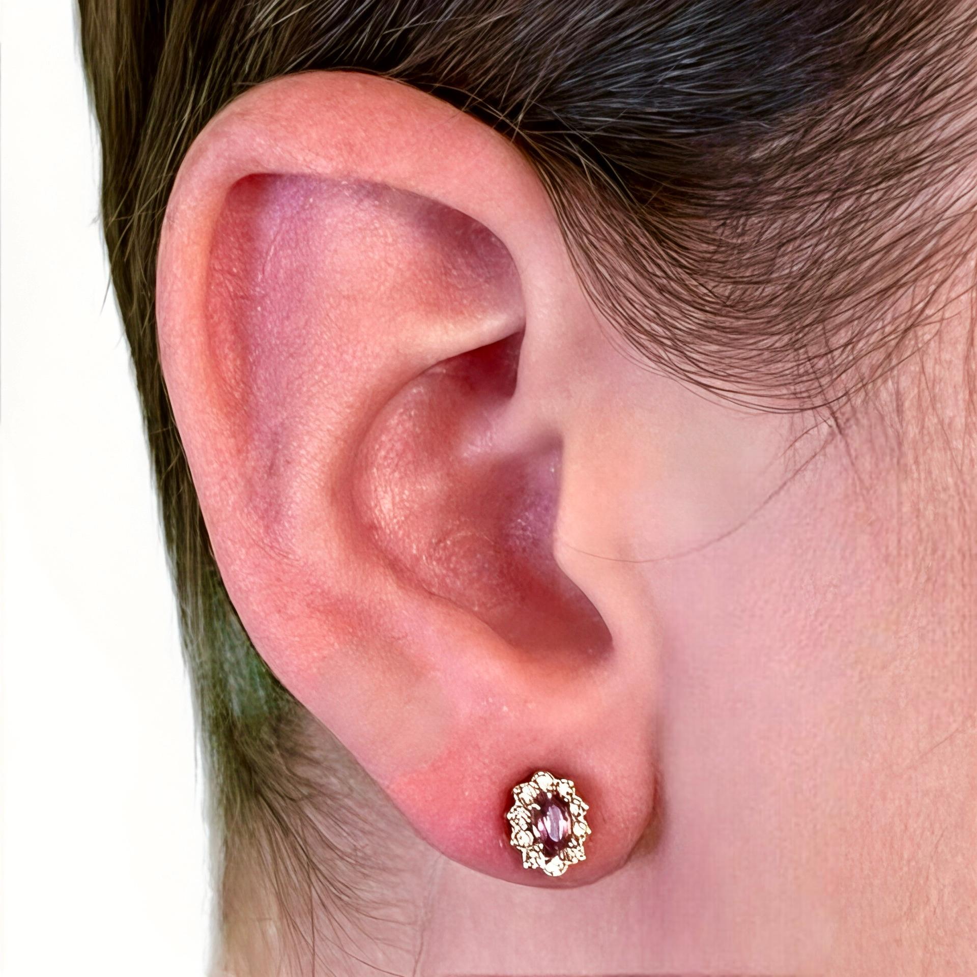 Orecchini con zaffiro naturale e diamante in oro 14k W 0,90 TCW

Certificato $2,490 215609

Niente dice 