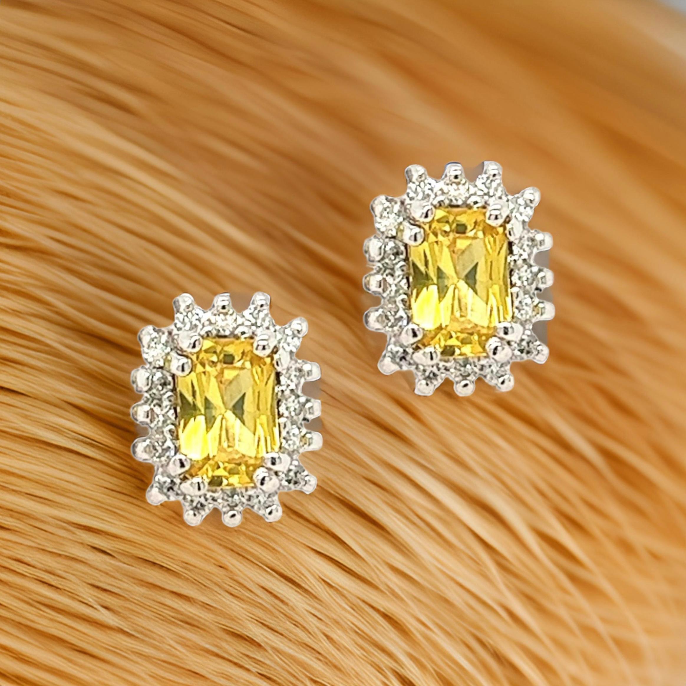 Orecchini con zaffiro naturale e diamante in oro 14k W 1,71 TCW Certificato $2950 121262

Questi orecchini di qualità con zaffiro giallo taglio smeraldo finemente sfaccettato e diamanti sono davvero lussuosi e magnifici.

Ogni orecchino è