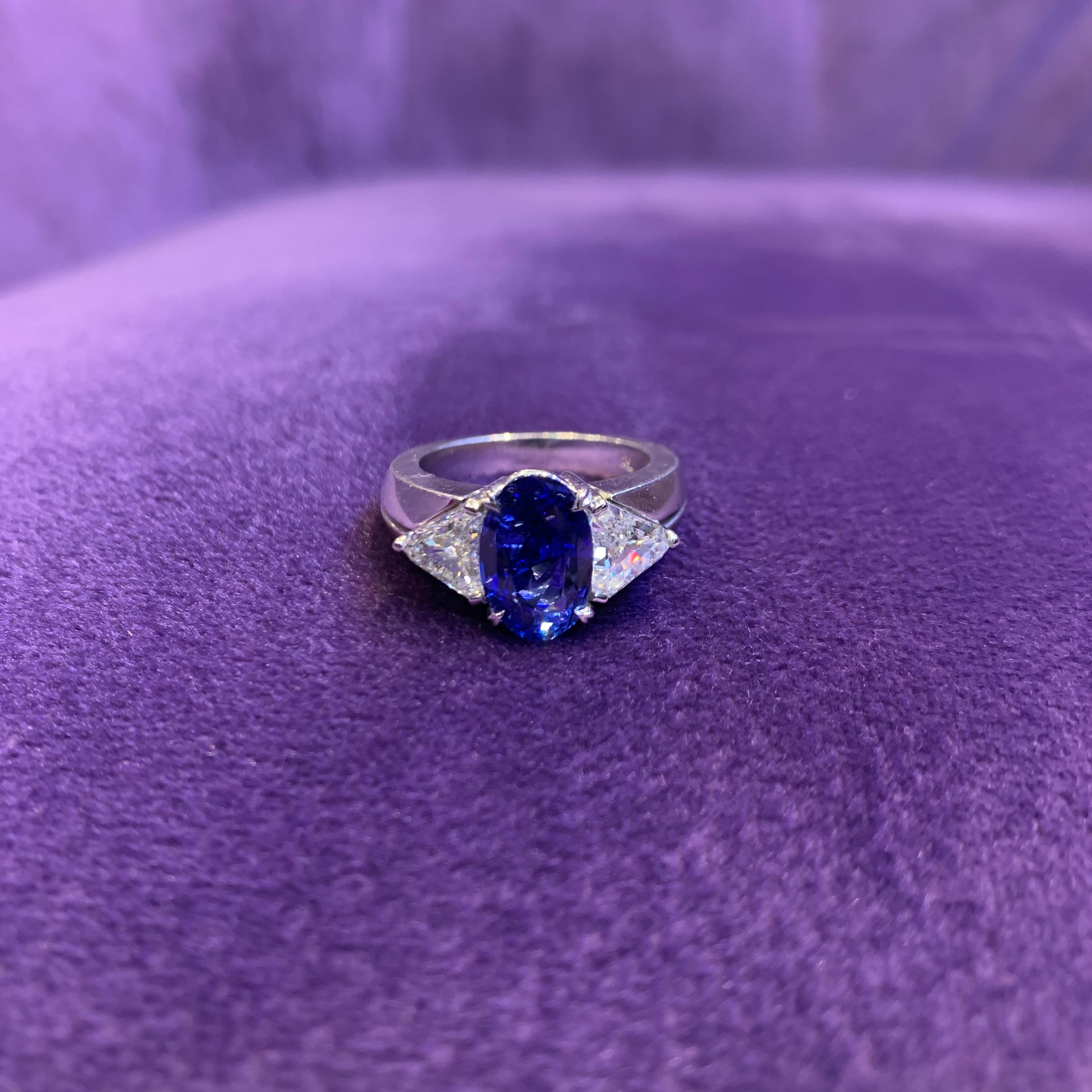 Natural Sapphire & Diamond Three Stone Ring For Sale 5