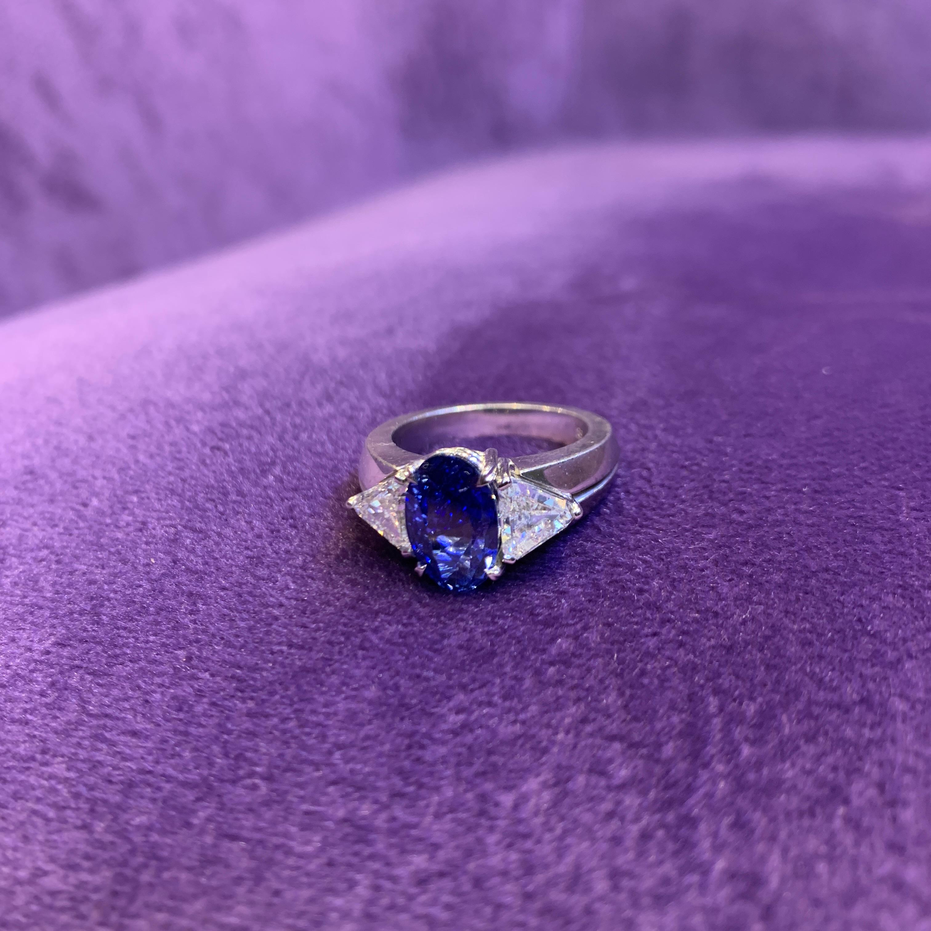 Natural Sapphire & Diamond Three Stone Ring For Sale 1