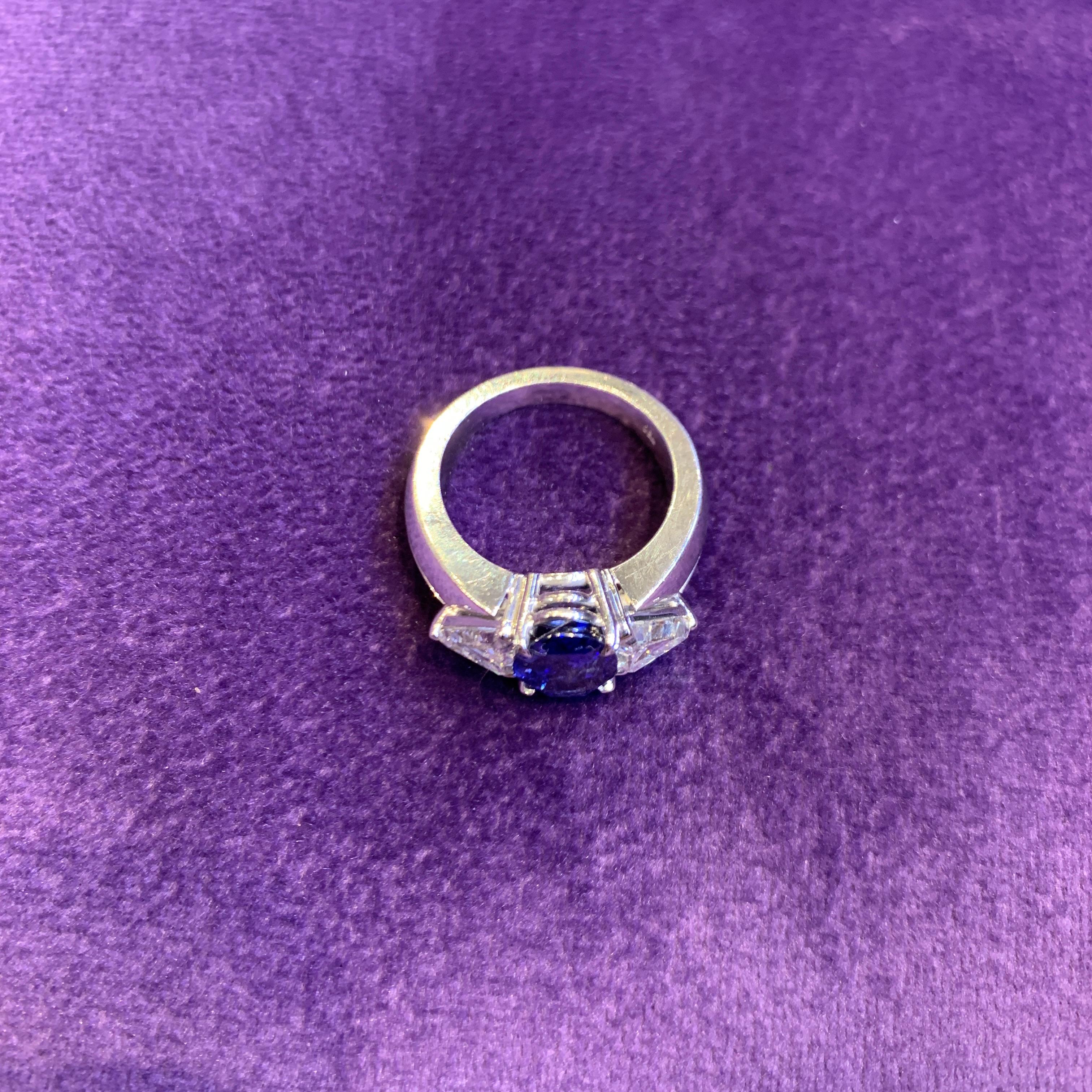 Natural Sapphire & Diamond Three Stone Ring For Sale 3