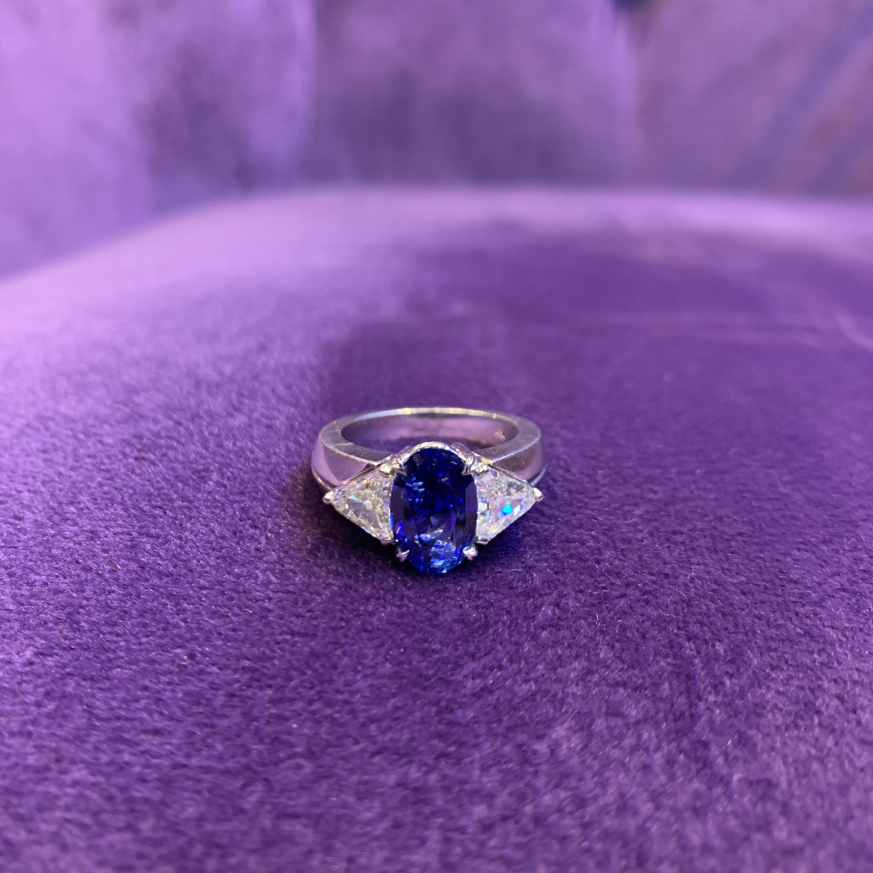 Natural Sapphire & Diamond Three Stone Ring For Sale 4