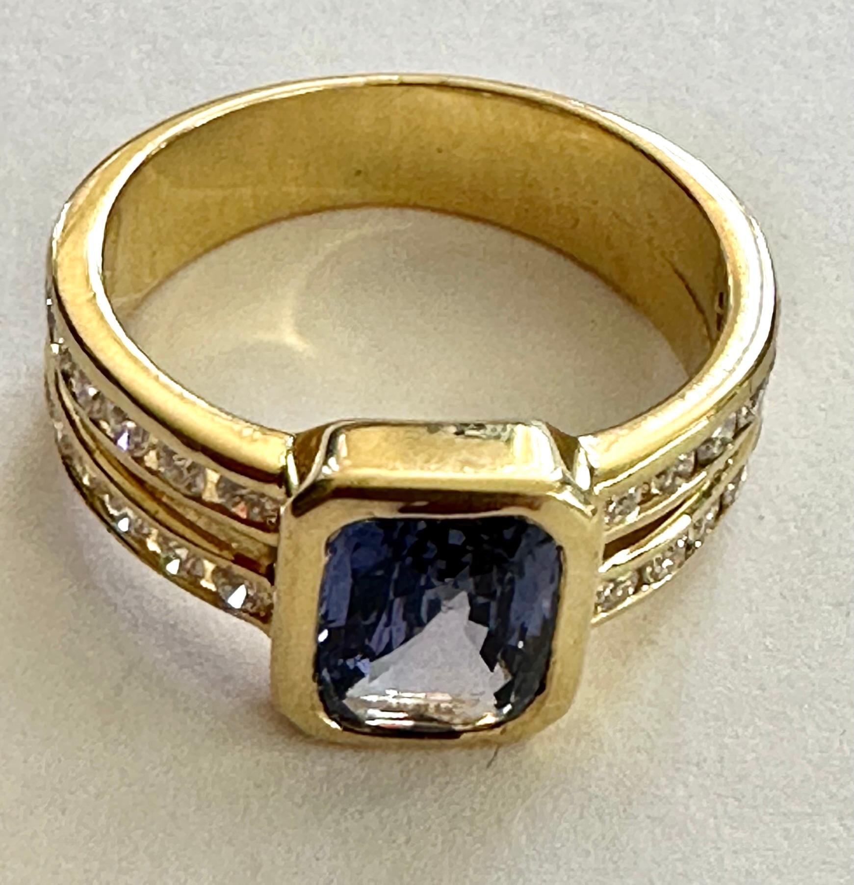 Brilliant Cut Natural Sapphire & Diamonds Ring in 18k Yellow Gold, Netherlands, circa 1960 For Sale