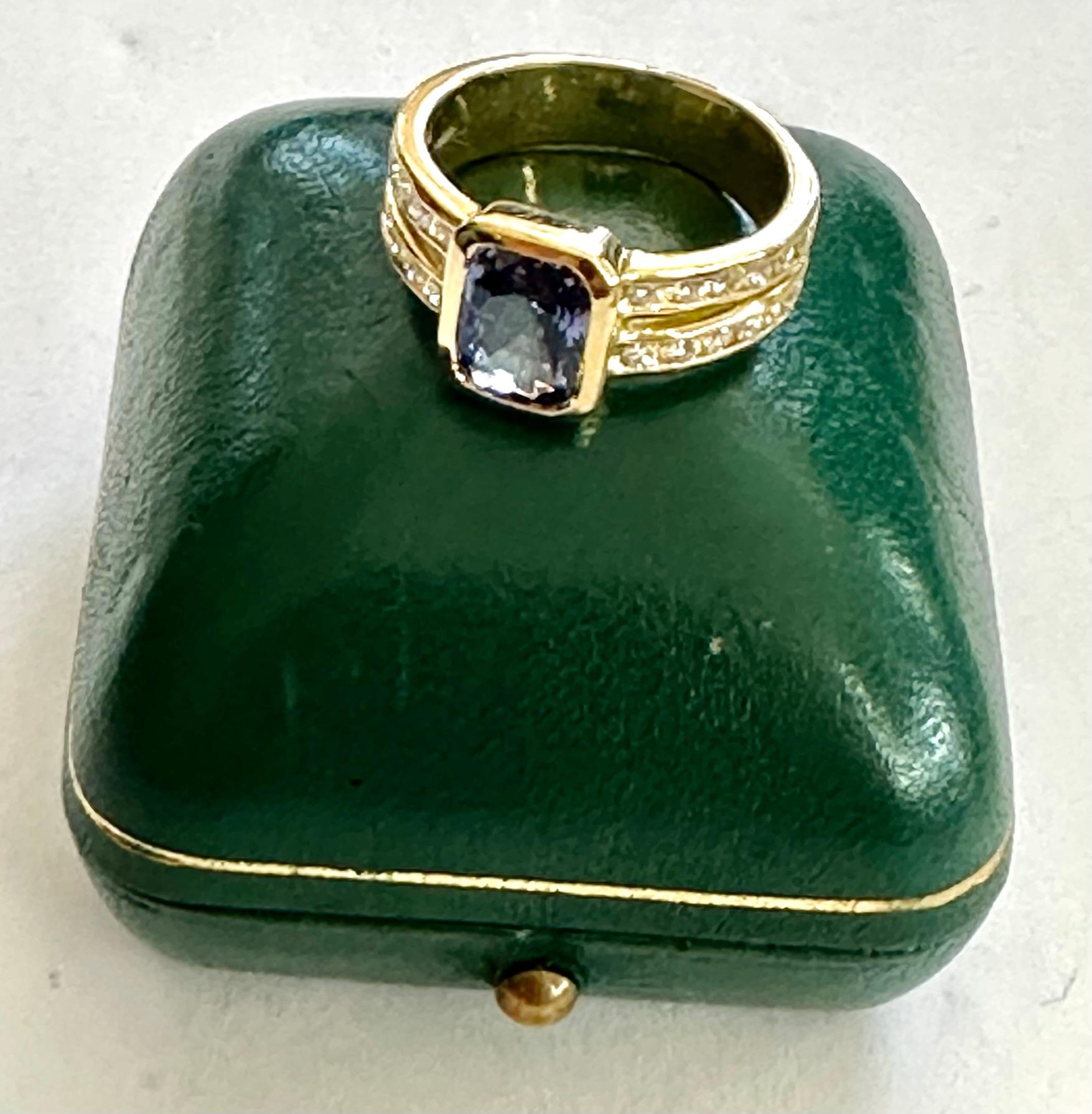 Natural Sapphire & Diamonds Ring in 18k Yellow Gold, Netherlands, circa 1960 For Sale 2