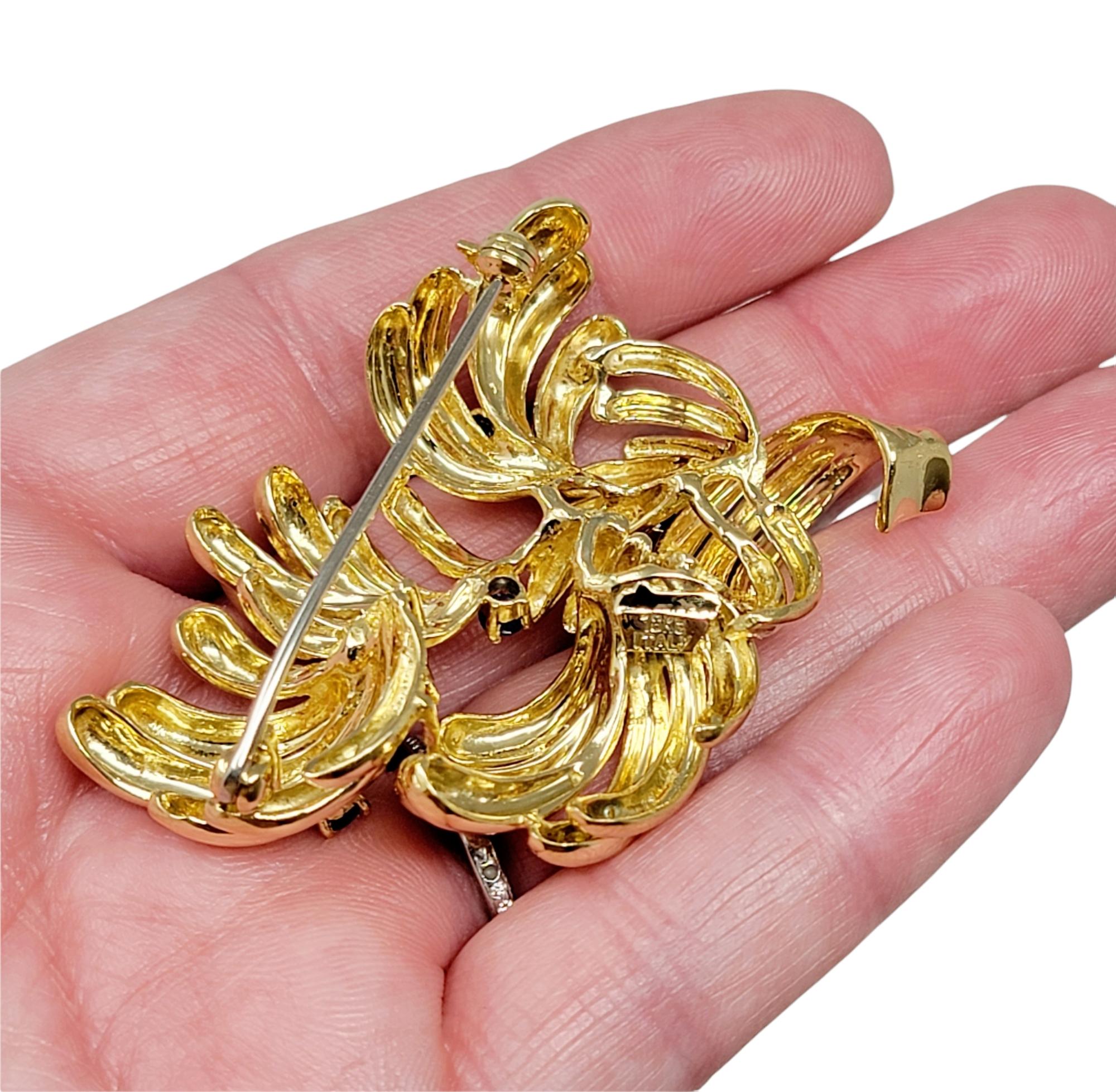 Broche italienne en or jaune 18 carats à motif de feuilles de saphir naturel en vente 2