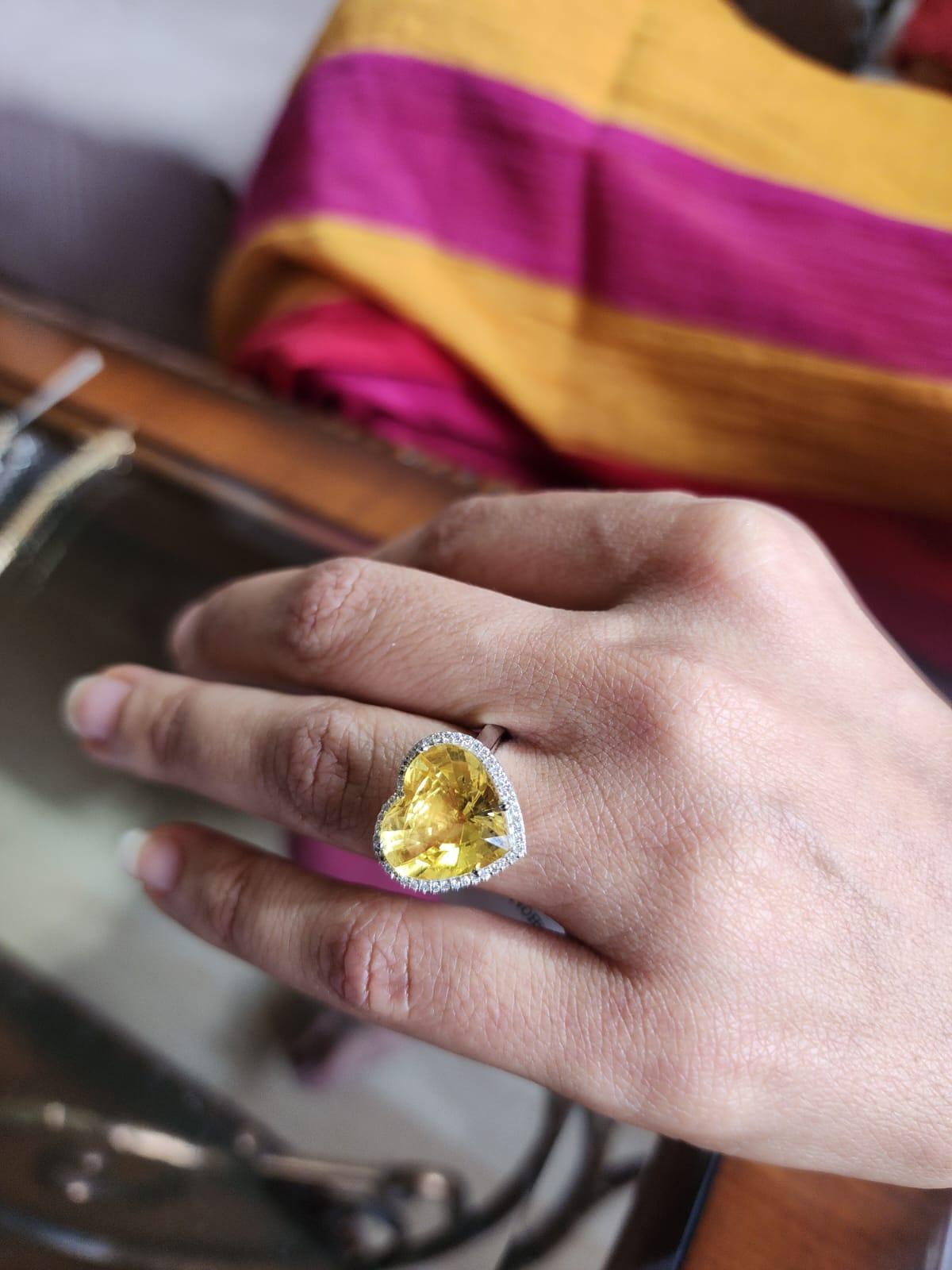 Natürlicher Saphir-Ring mit 0,17 Karat Diamant und Saphir 9,90 Karat in 18 Karat Gold  (Gemischter Schliff) im Angebot