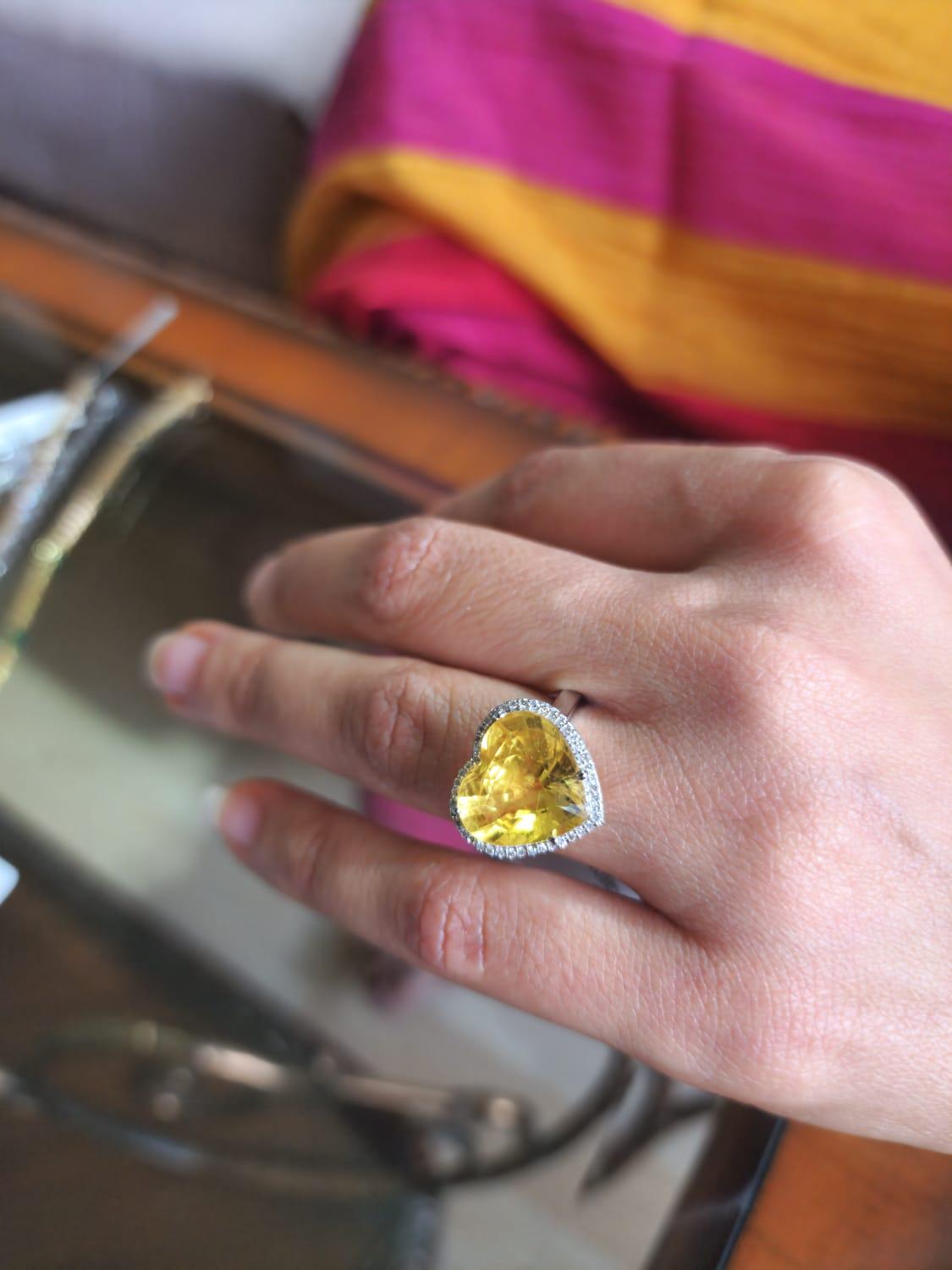 Natürlicher Saphir-Ring mit 0,17 Karat Diamant und Saphir 9,90 Karat in 18 Karat Gold  im Zustand „Neu“ im Angebot in New York, NY