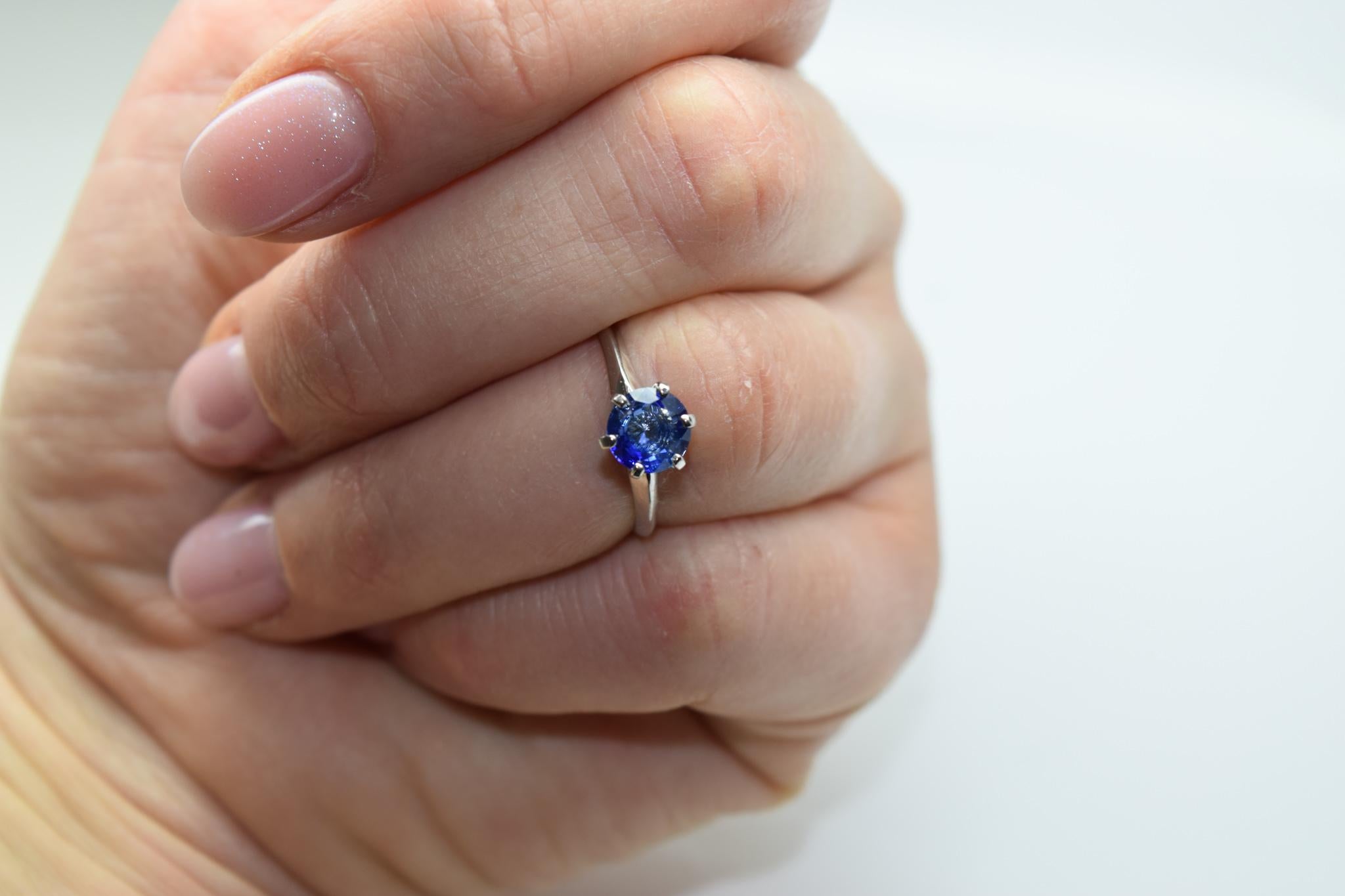 Taille ronde Solitaire en saphir naturel Bague en saphir de 1ct or 14KT en vente