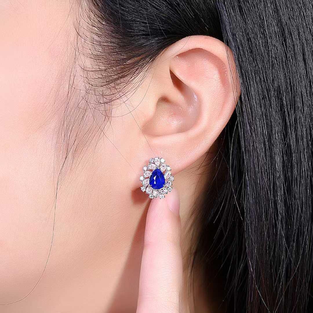Natural Sapphire Stud Earrings in 18K White Gold For Sale 3