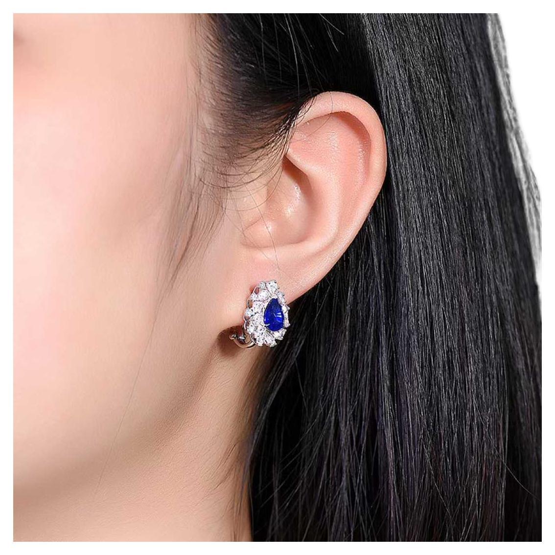 Natural Sapphire Stud Earrings in 18K White Gold For Sale