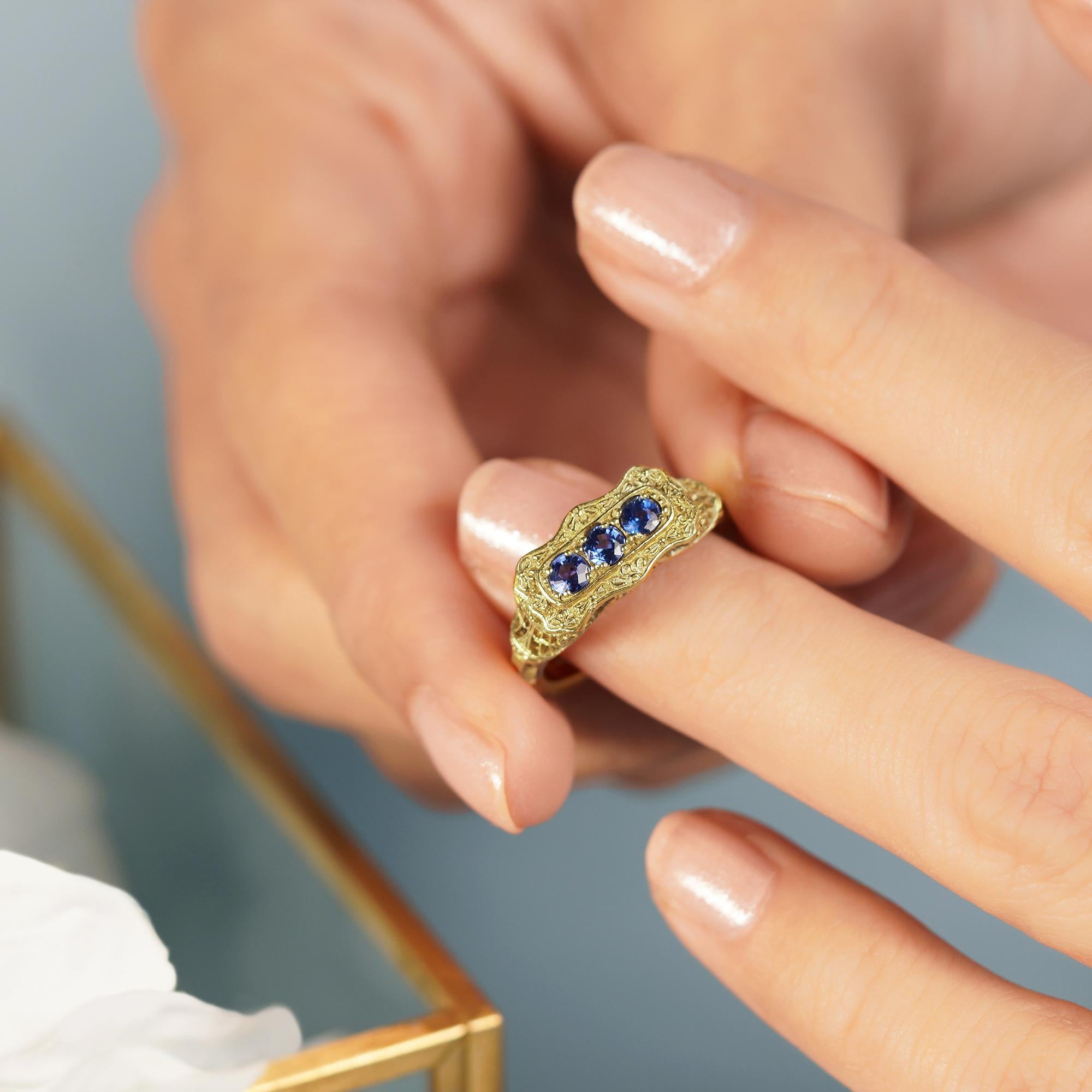Ajoutez une esthétique délicate et unique à votre main avec cette bague en filigrane de GEMMA FILIGREE. 
Nos bagues en filigrane d'or au design antique sont synonymes de délicatesse et d'ajourage léger, tout en conservant leur solidité. 
pour un