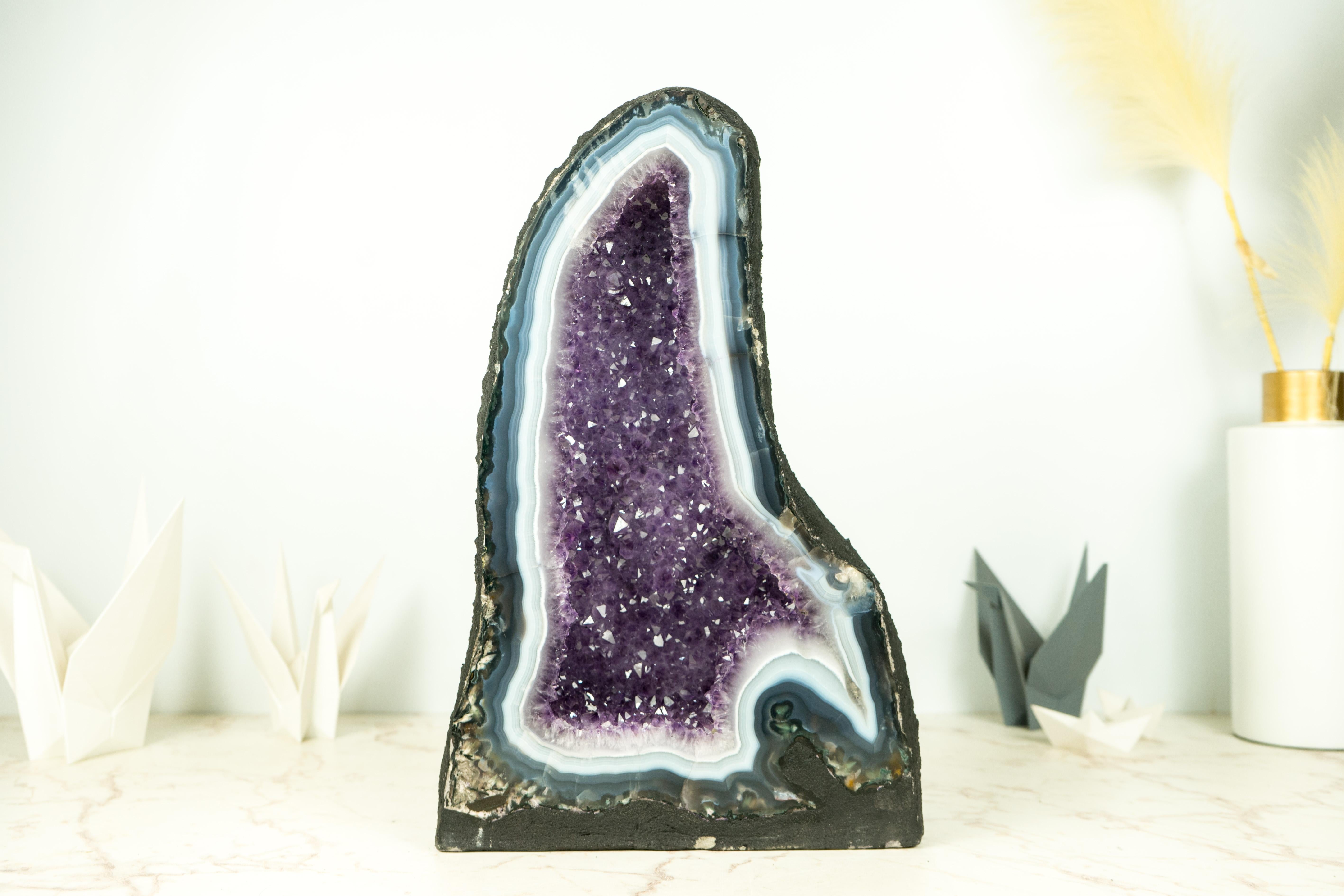 Geode scultoreo naturale di agata in formazione a cattedrale con rara agata merlettata in vendita 6