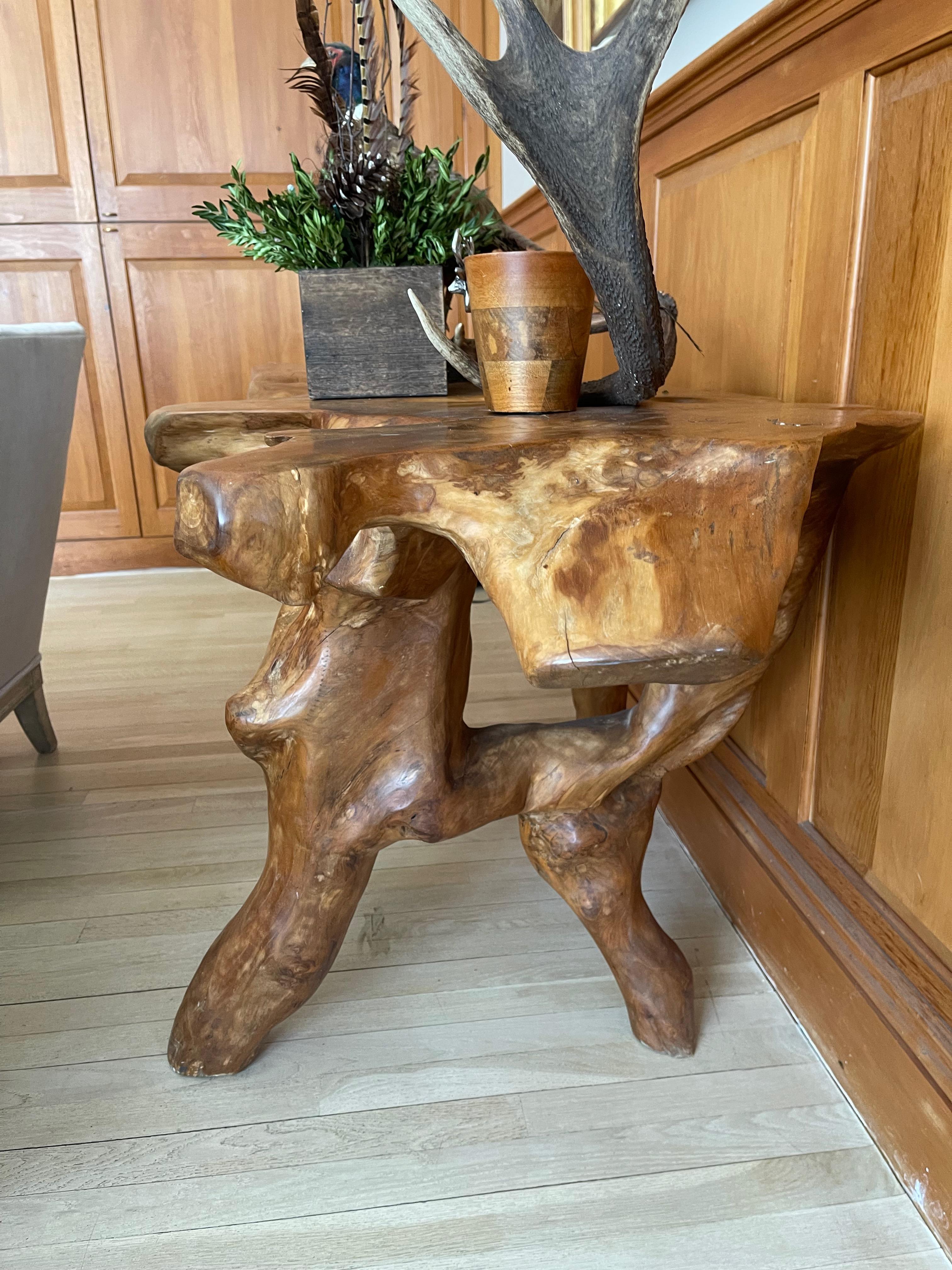 Table de racine sculpturale en bois rouge de Californie en vente 3