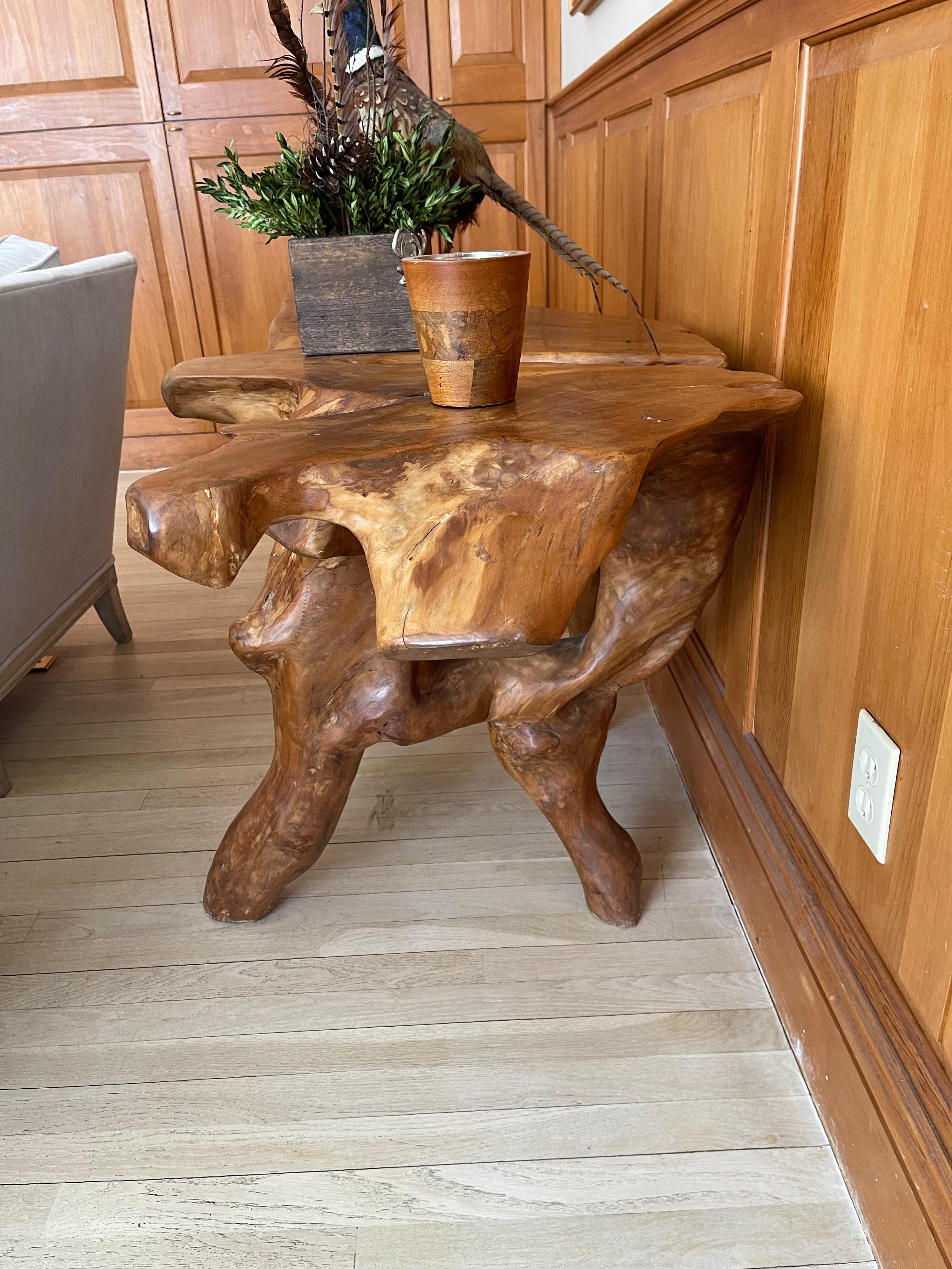 Table de racine sculpturale en bois rouge de Californie en vente 1
