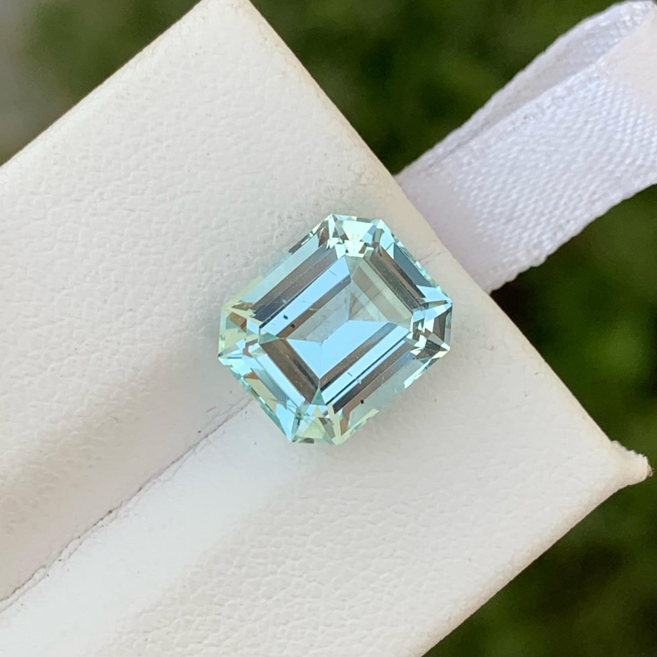 Moderne Aigue-marine bleue naturelle non sertie de 4,80 carats, pierre aigue-marine en vente