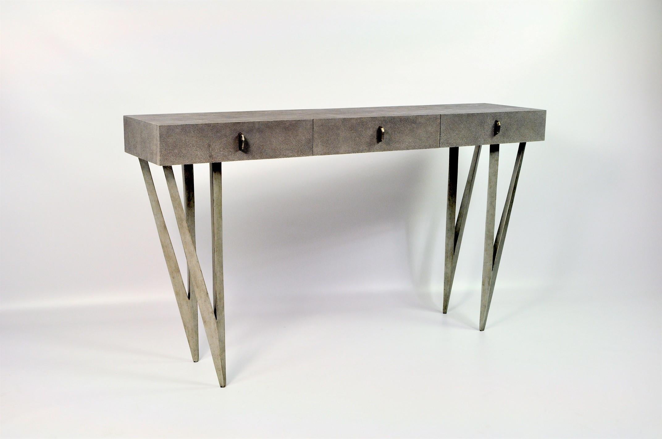 Natural Shagreen Console Table REEF with Old Brass Patina Legs by Ginger Brown In New Condition For Sale In Bourguebus, FR