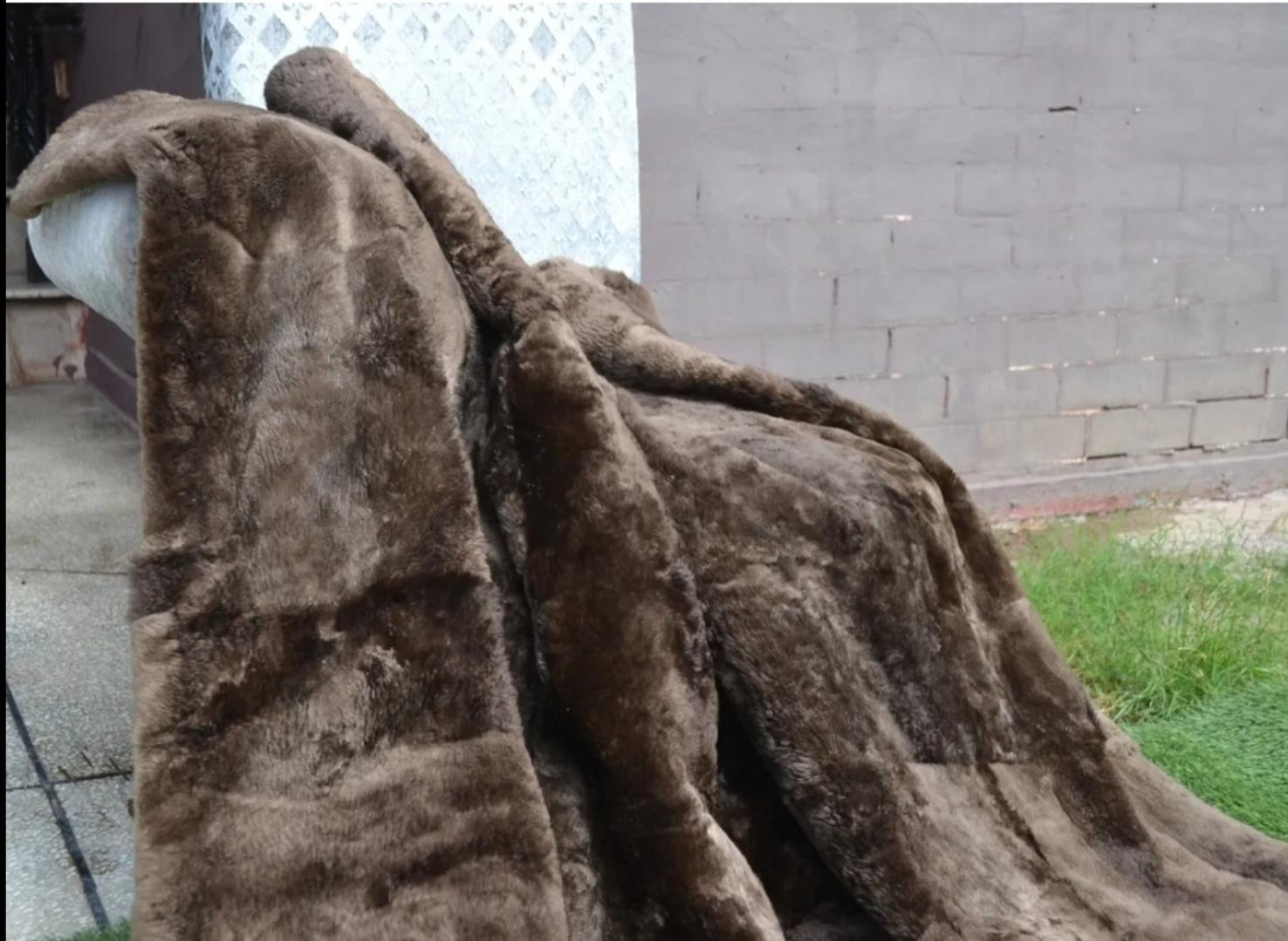 Natural Sheared Beaver King Size Blanket  In New Condition For Sale In Hudson, NY